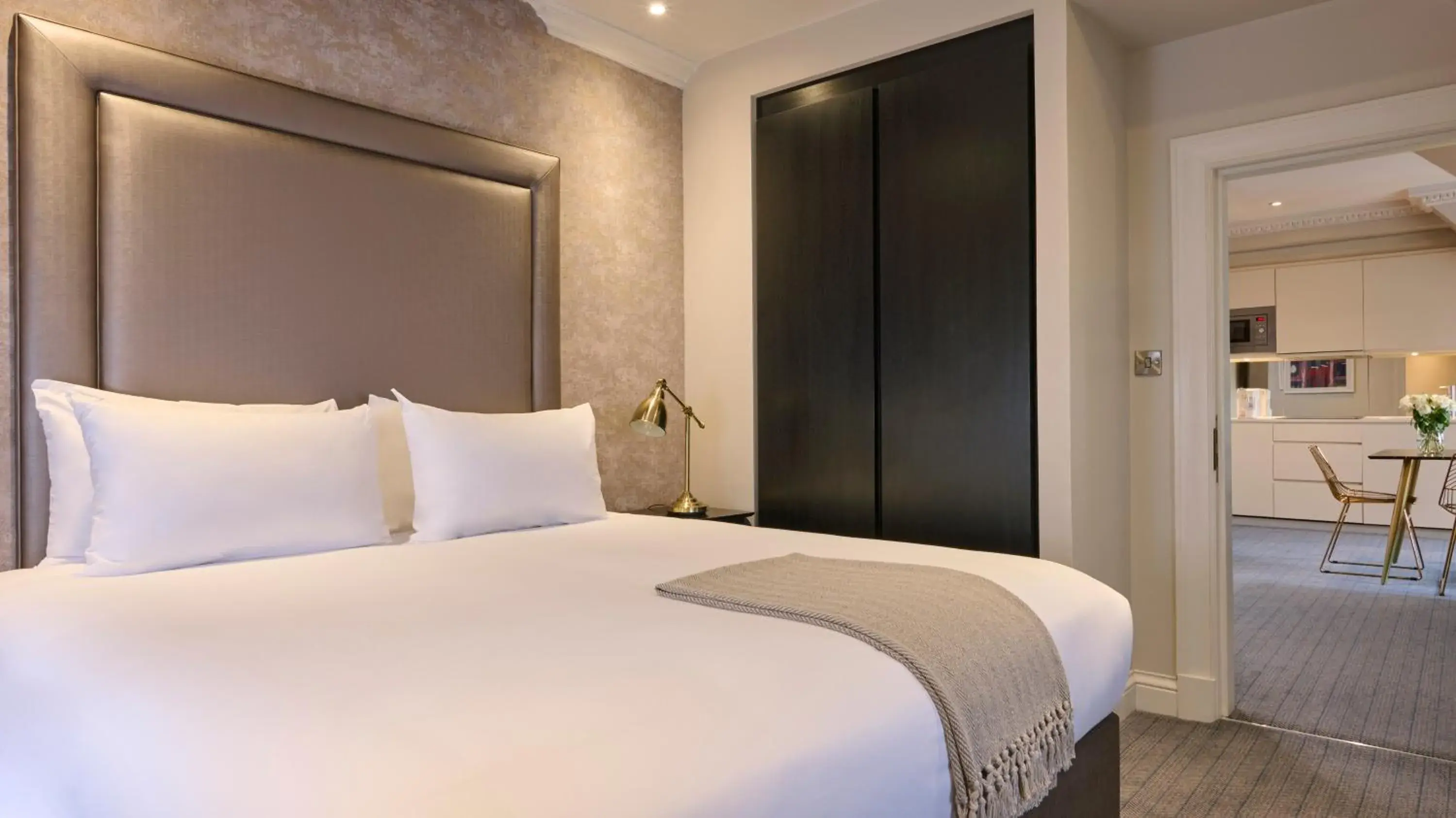 One Bedroom Premier City View in Fraser Suites Edinburgh One Bedroom Premier City View in Fraser Suites Edinburgh