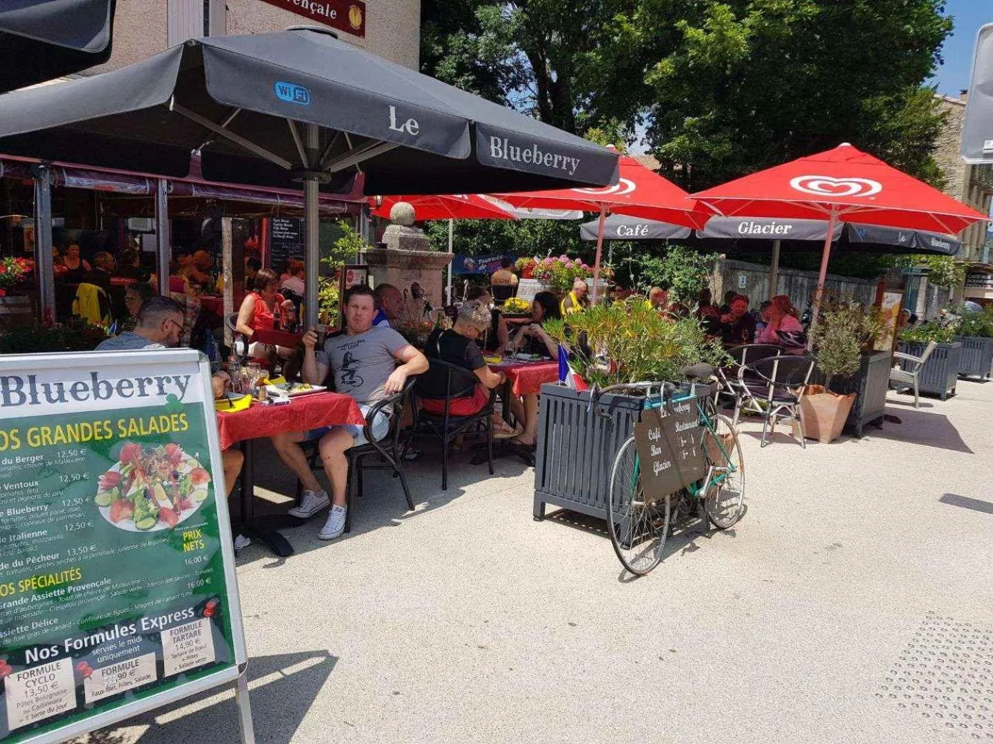 Restaurant/places to eat in Hôtel-Restaurant Le Blueberry