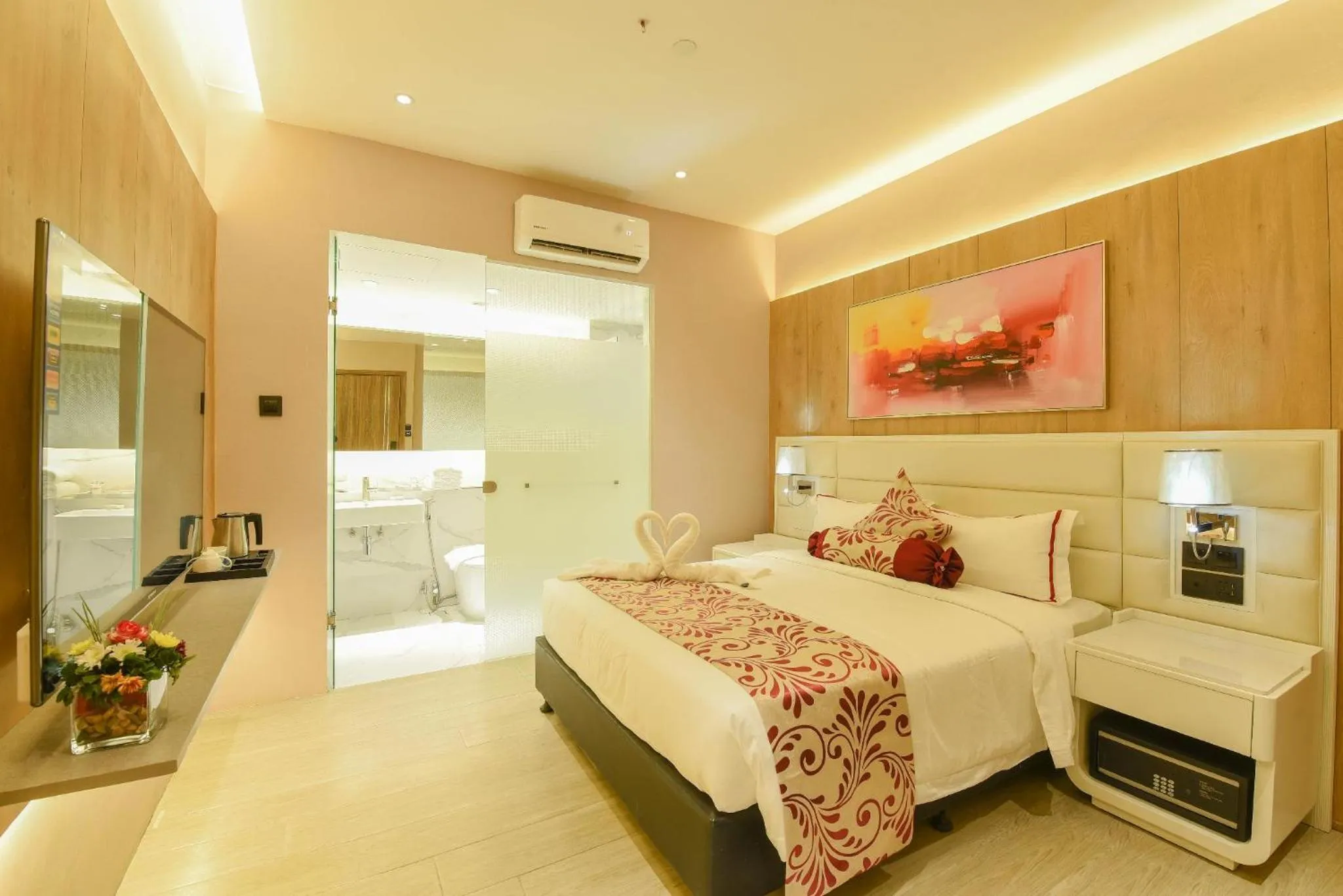 Photo of the whole room, Bed in Red Hotel Cubao, Quezon City