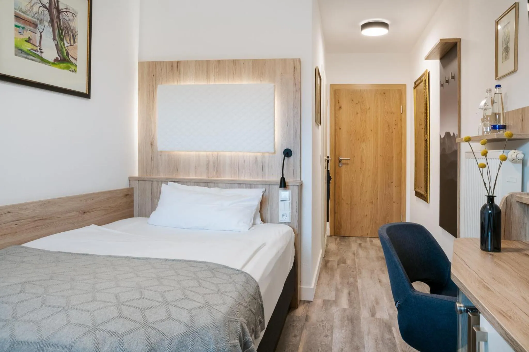 Bed in Hotel Neuer am See