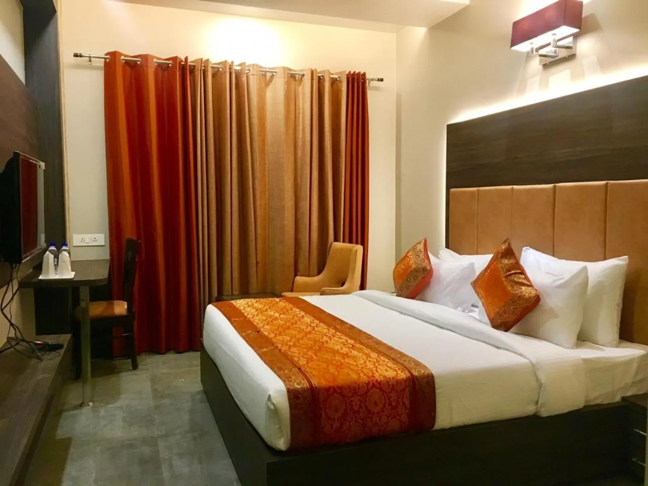 Communal lounge/ TV room, Bed in Hotel Abhinav International
