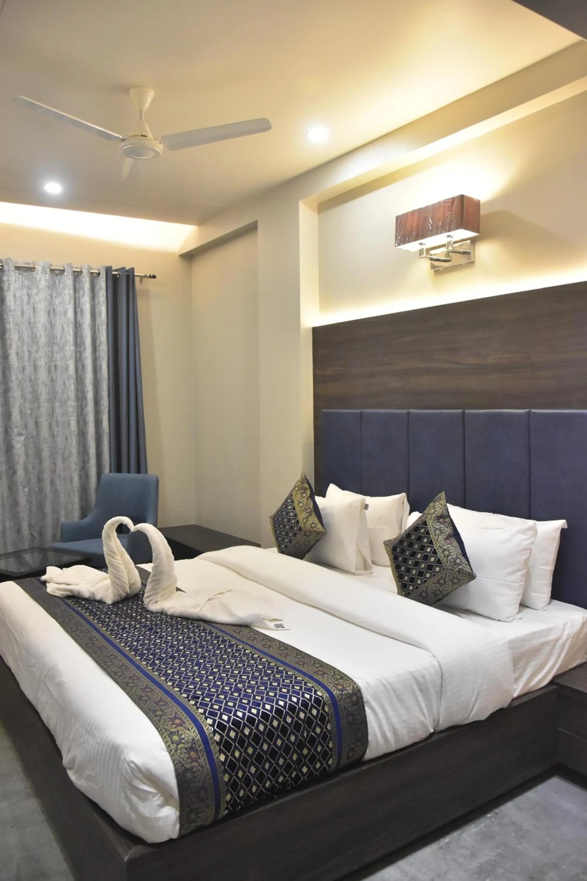 Bed in Hotel Abhinav International
