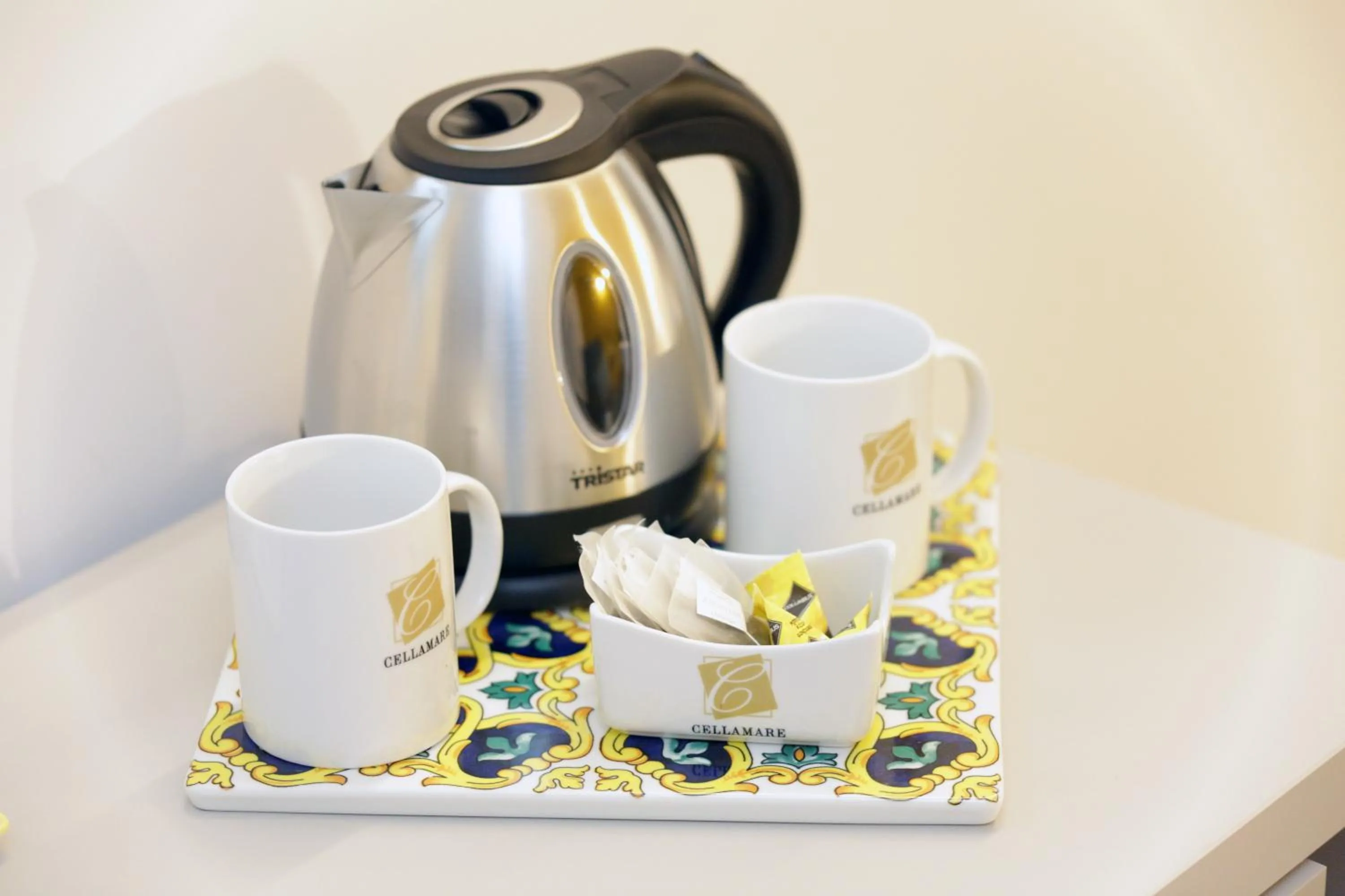 Coffee/tea facilities in Cellamare Suite & Spa