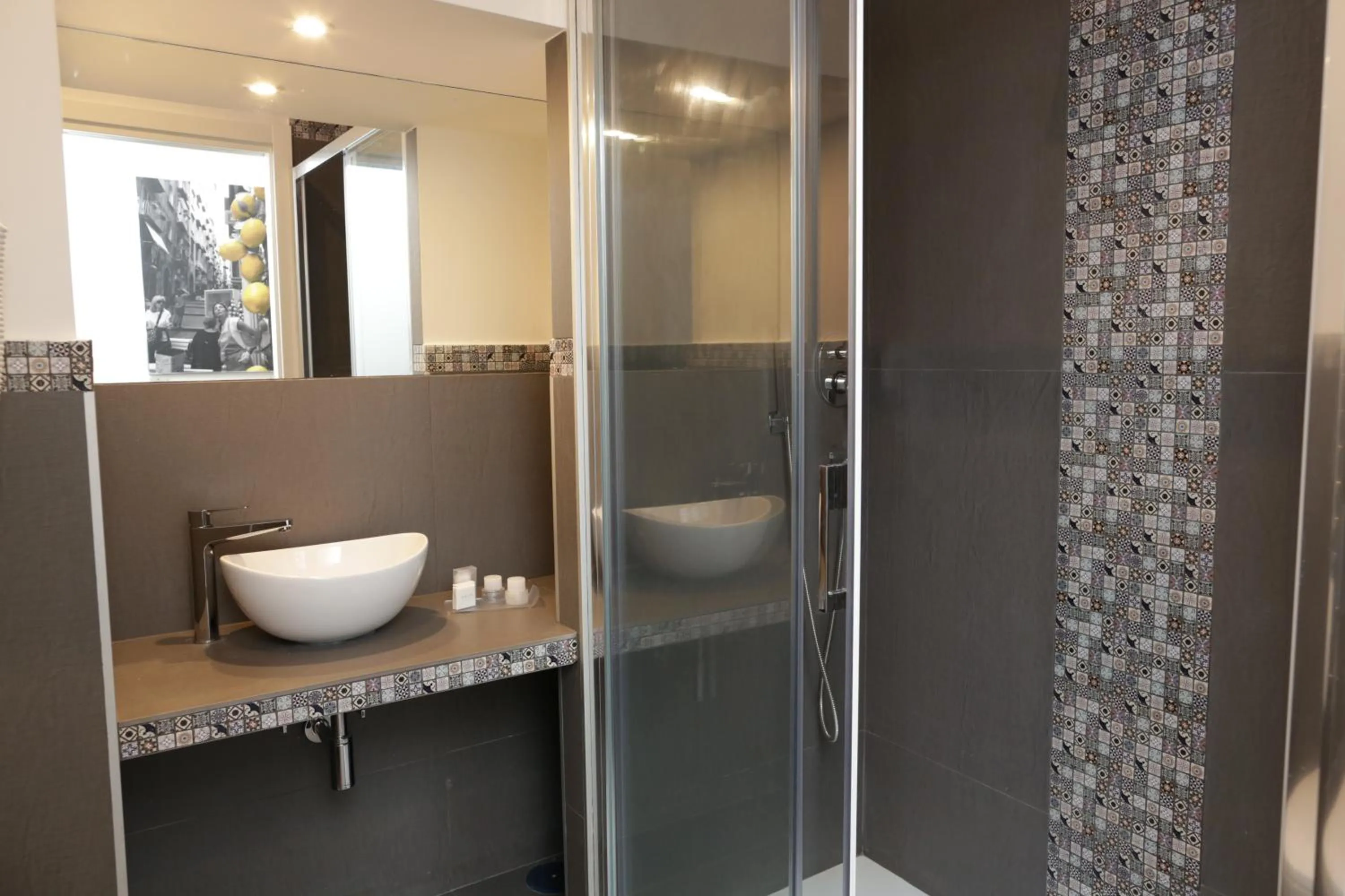 Shower in Cellamare Suite & Spa