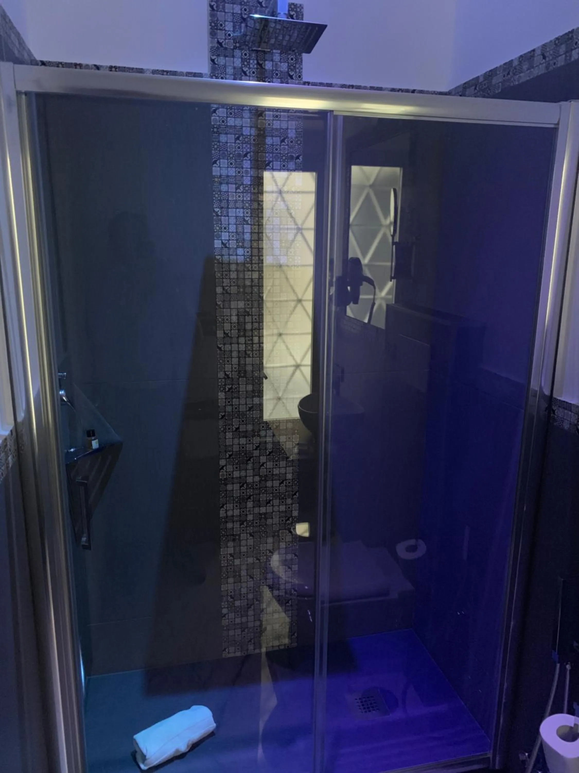 Shower in Cellamare Suite & Spa