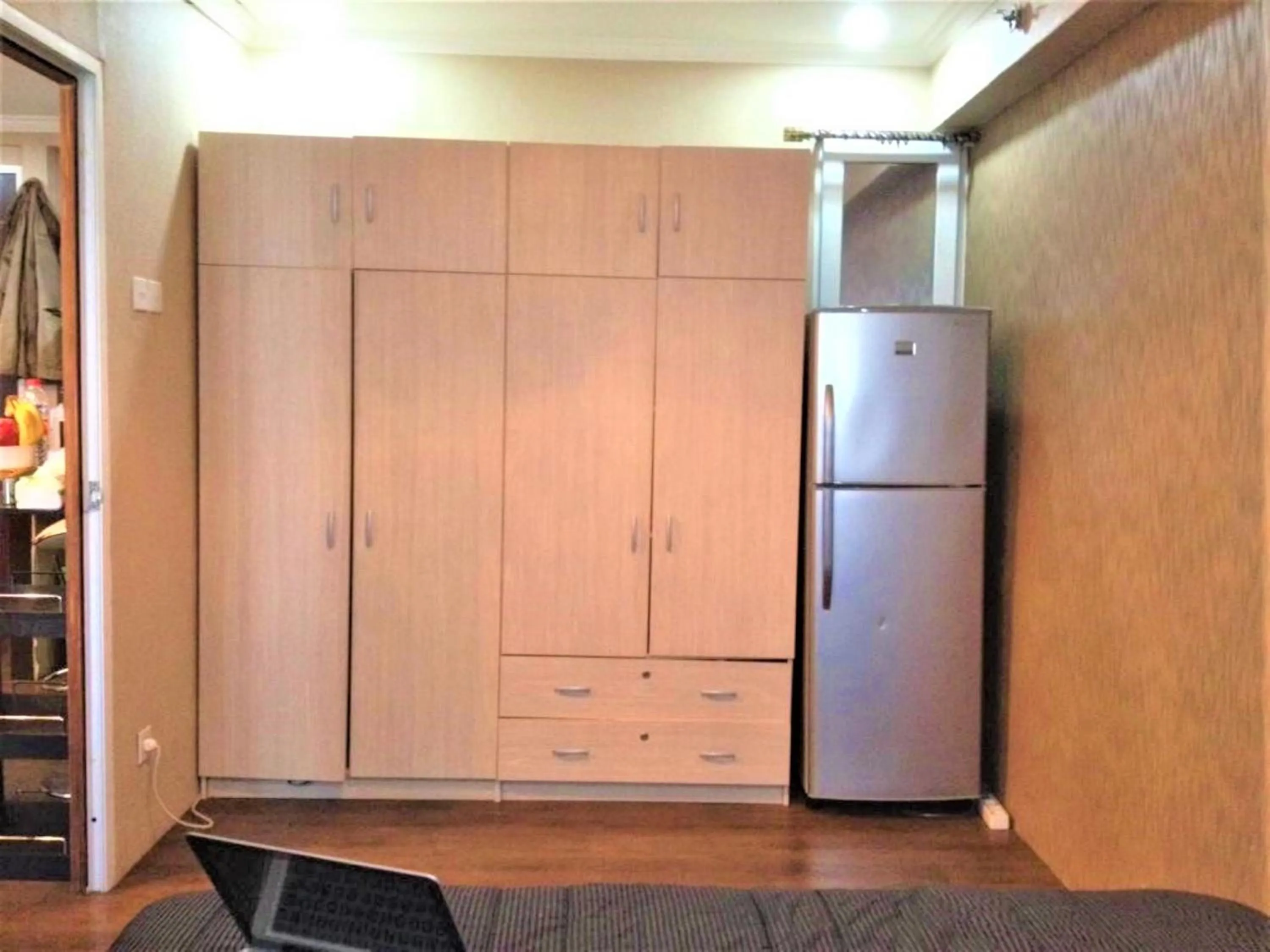 Kitchen or kitchenette in Apartemen Mutiara Bekasi by Veeroom