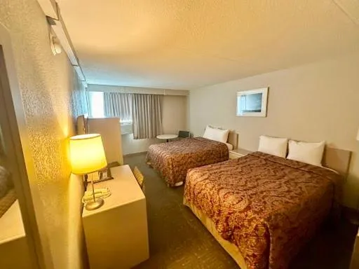 Bed in Heritage Inn Hotel & Convention Centre - Saskatoon