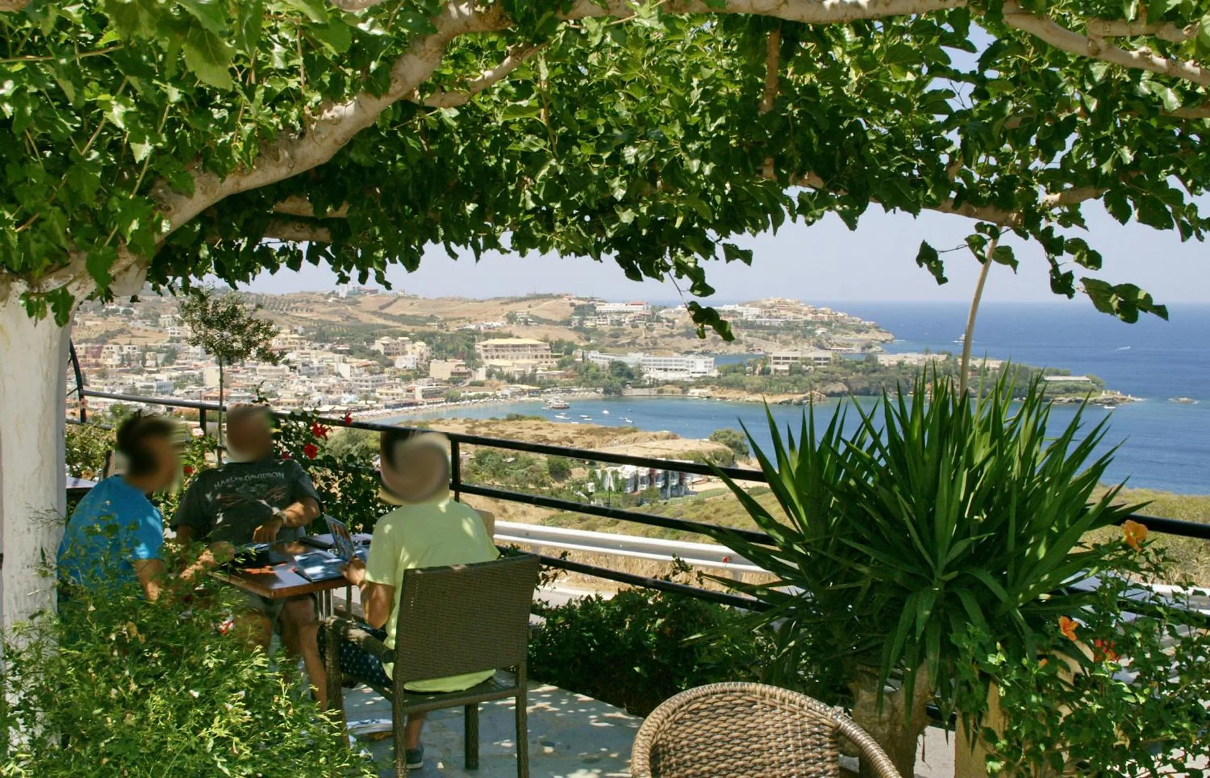 Restaurant/places to eat in Pennystella Apartments