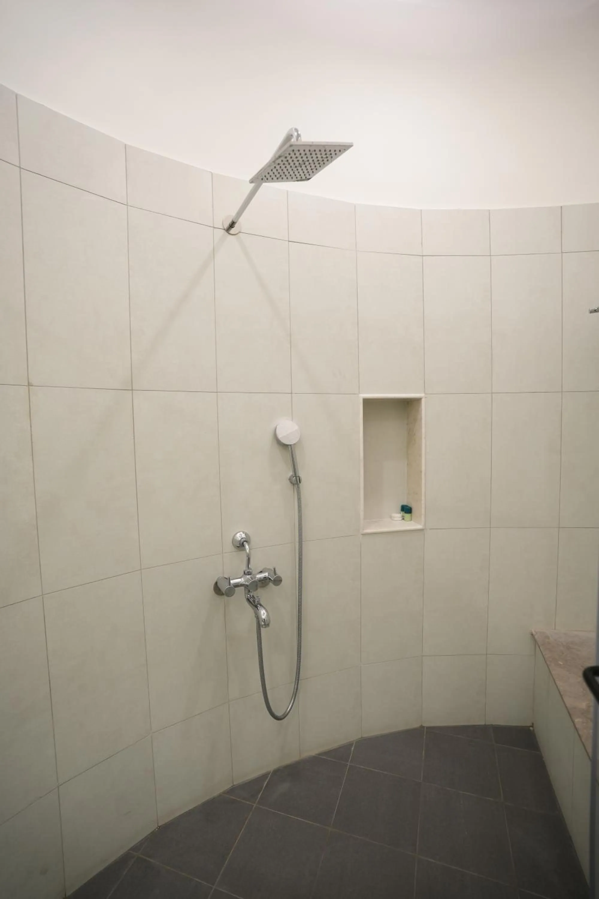 Public Bath in Hanu Reddy Residences Poes Garden