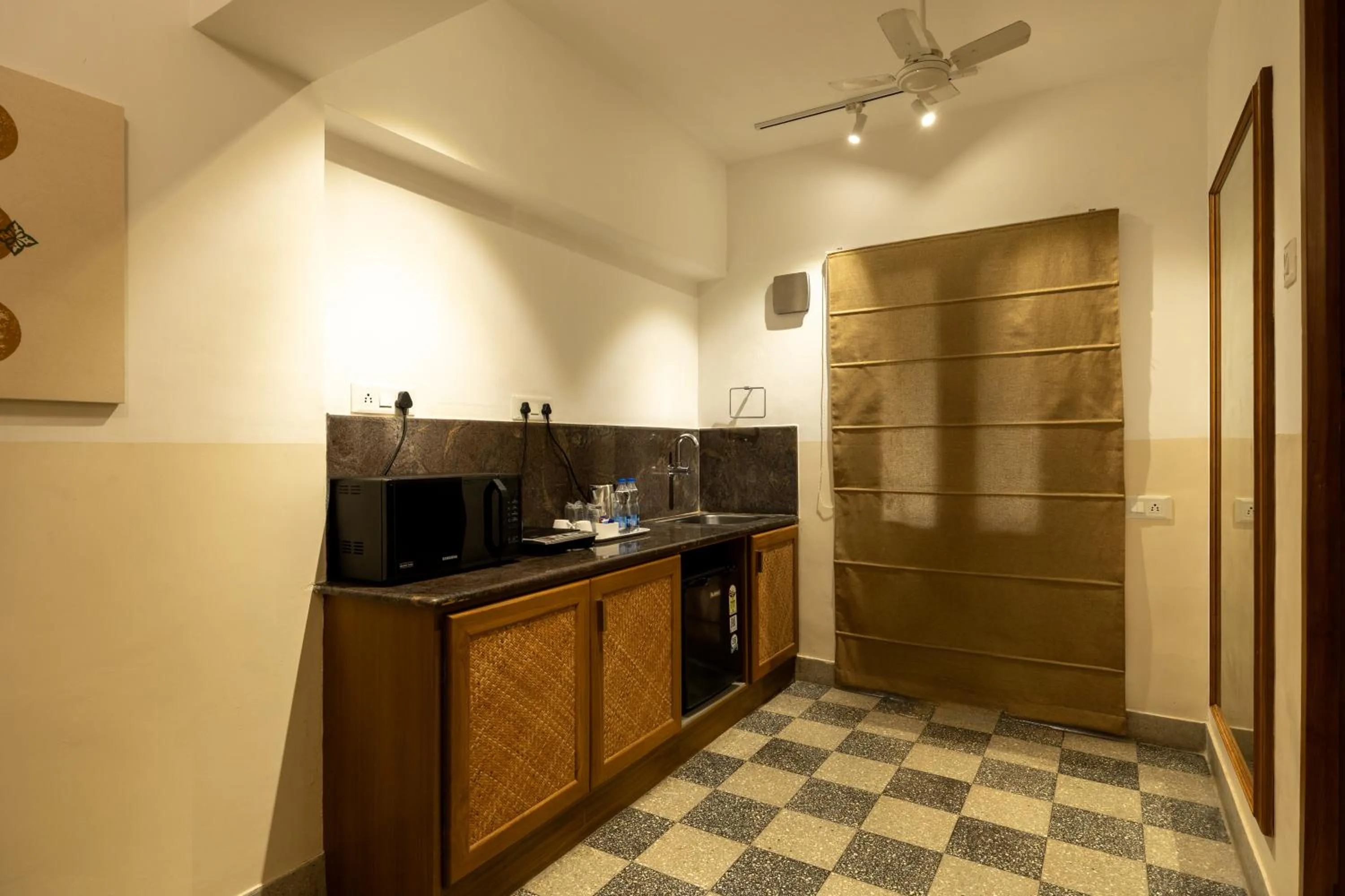 microwave in Hanu Reddy Residences, Poes Garden - Boutique Urban Retreat