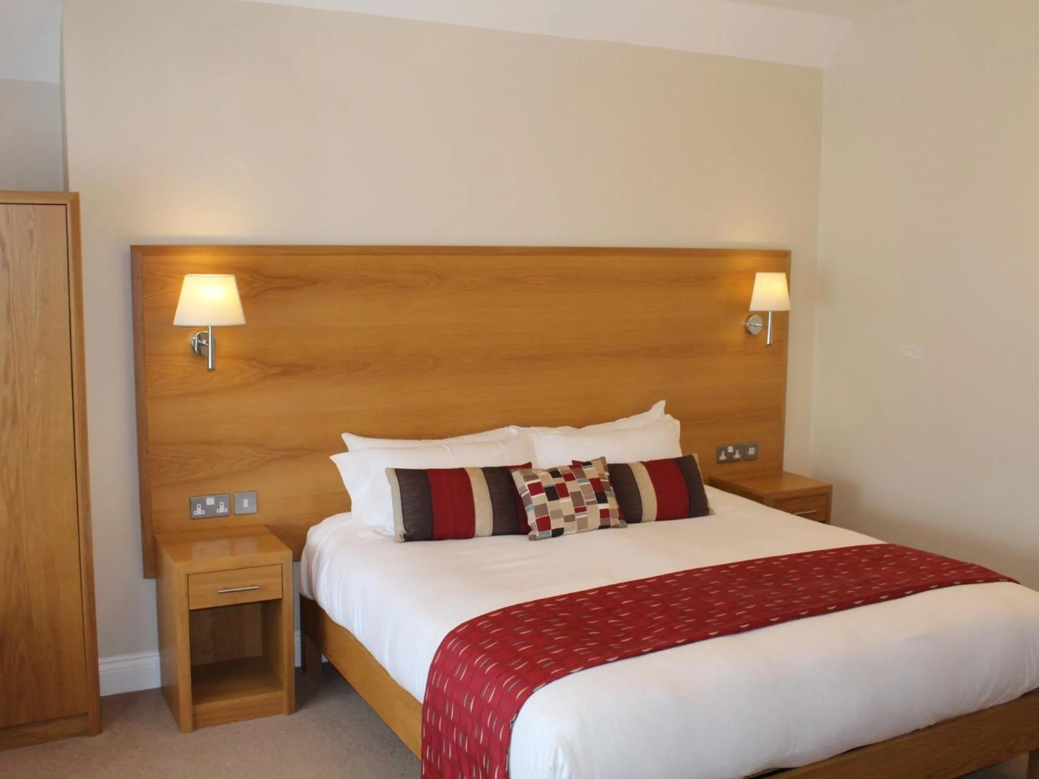 Bedroom, Bed in Clover Spa and Hotel