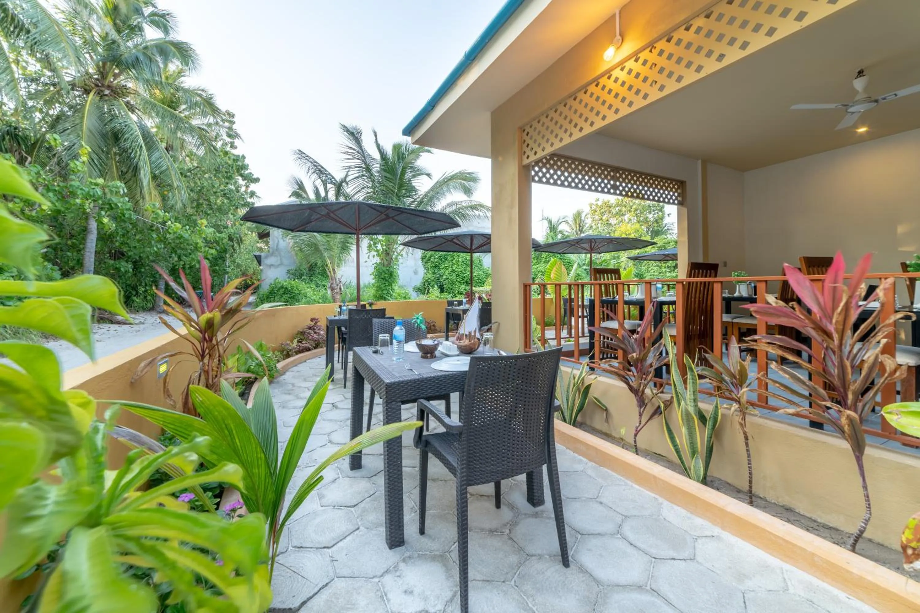 Restaurant/places to eat in Nala Veli Beach & Spa