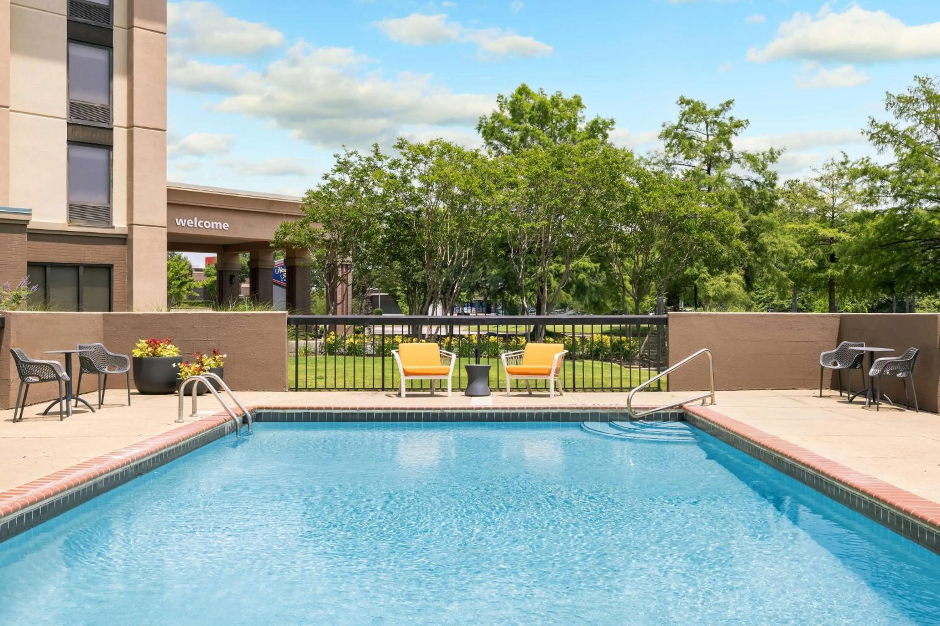 Pool view in Hampton Inn Memphis-Walnut Grove/Baptist East