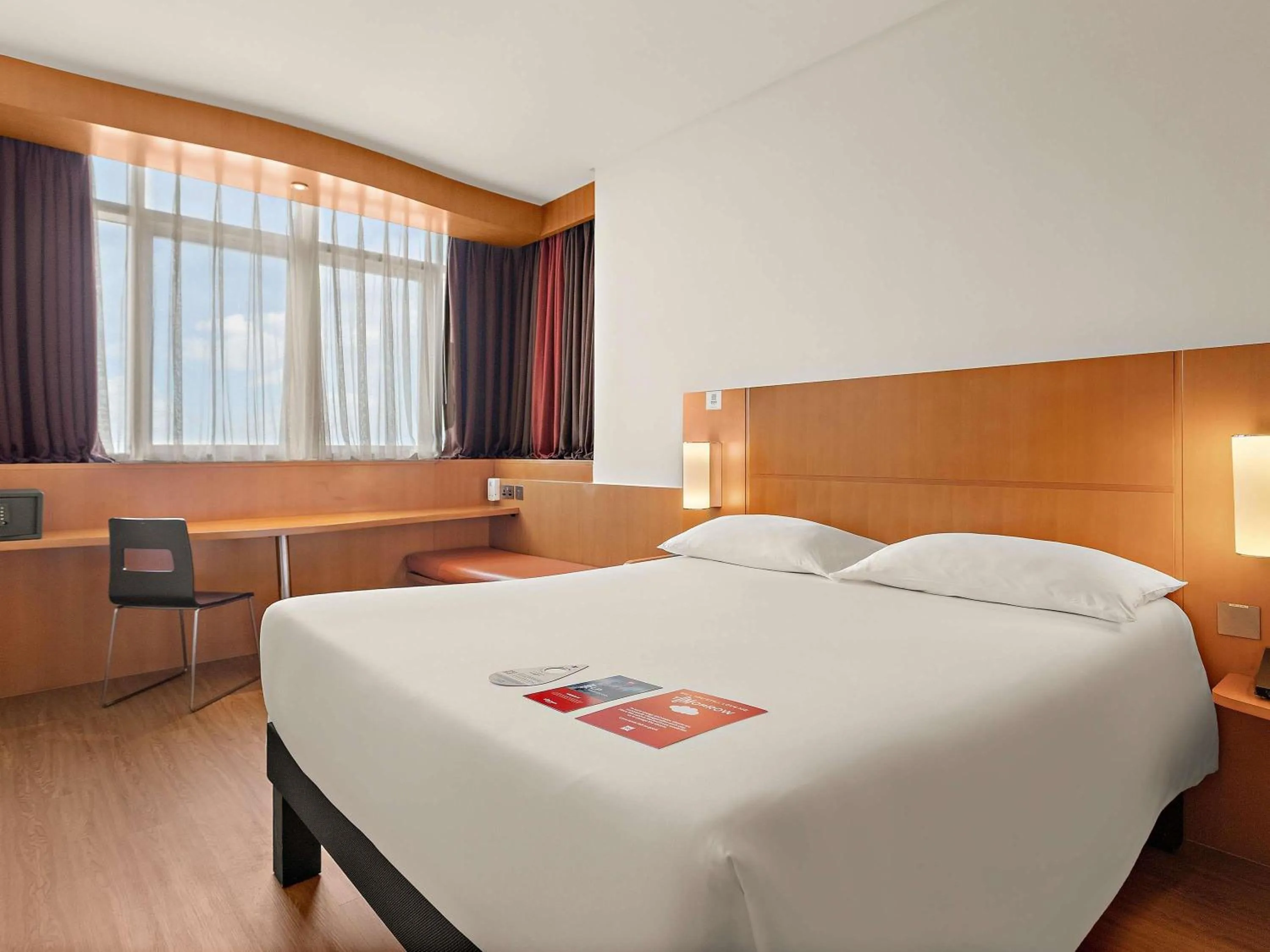 Property building, Bed in Ibis Abu Dhabi Gate