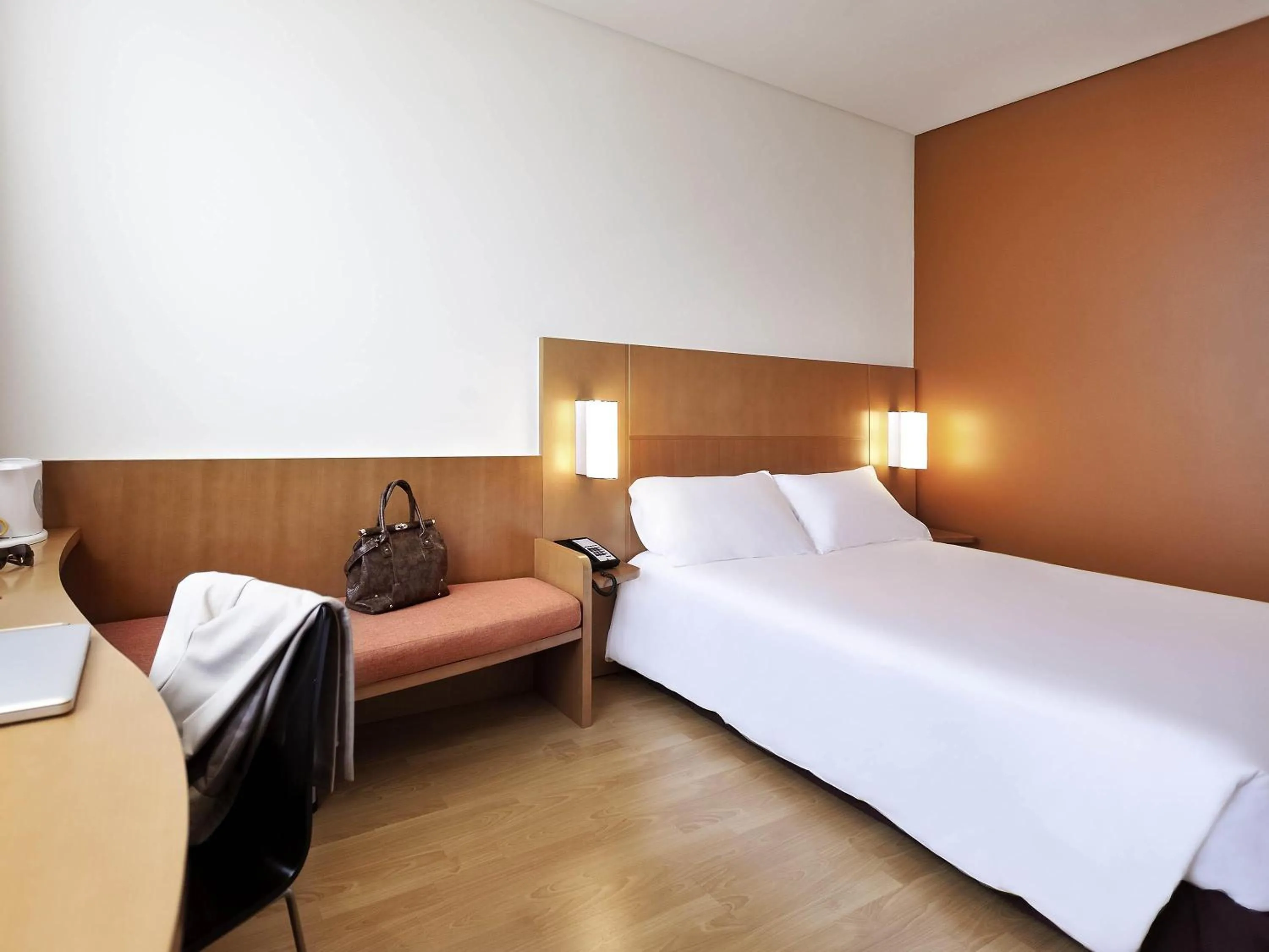 Bedroom, Bed in Ibis Abu Dhabi Gate