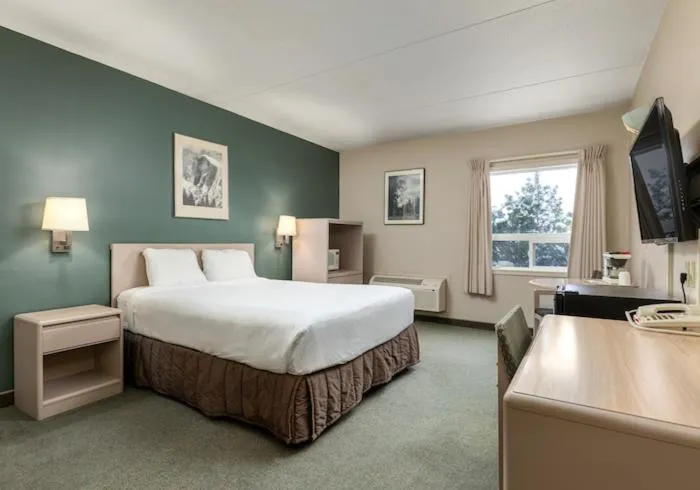 Bed in Heritage Inn Hotel & Convention Centre - Taber