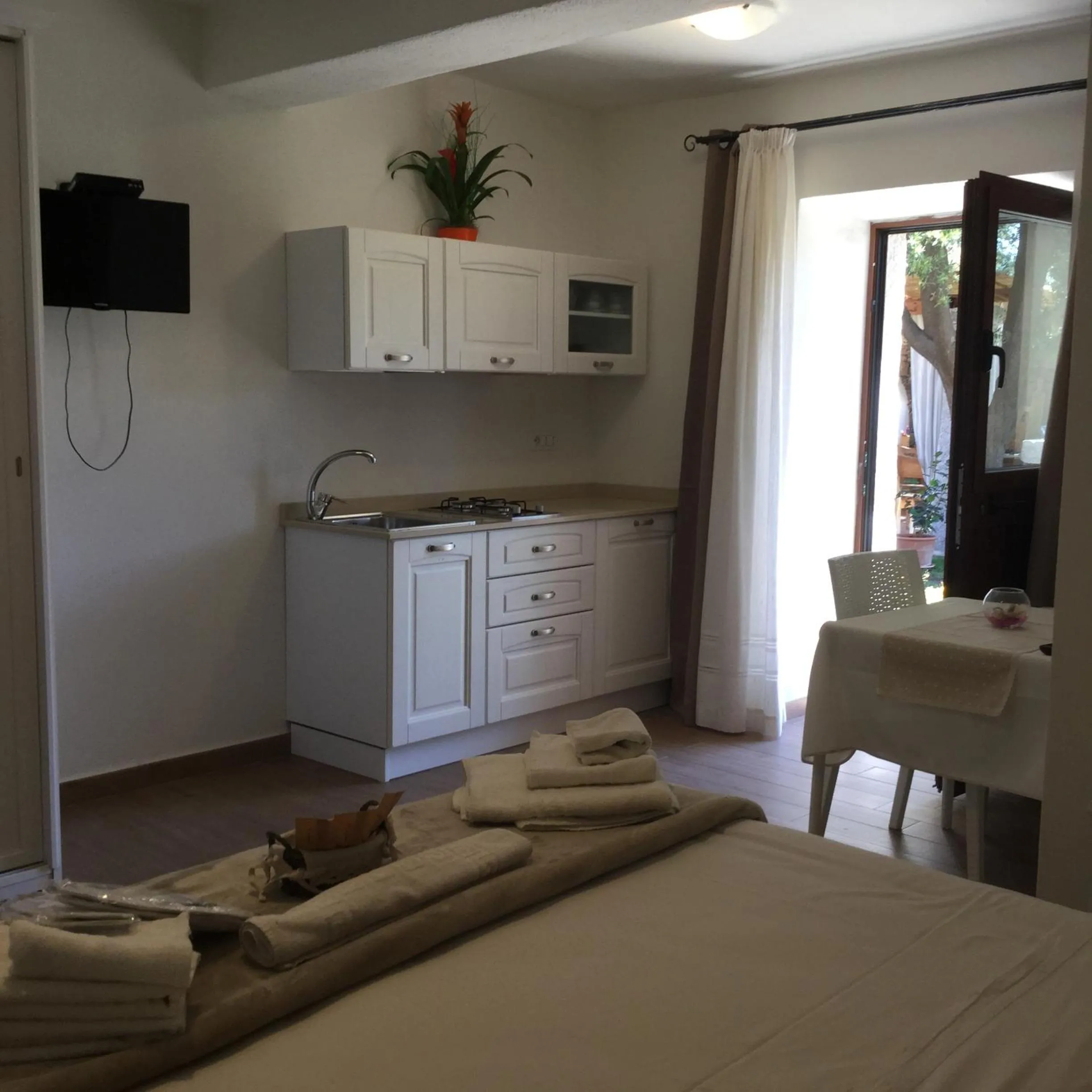 Photo of the whole room, Bed in Il Giardino di Daniela Apartments