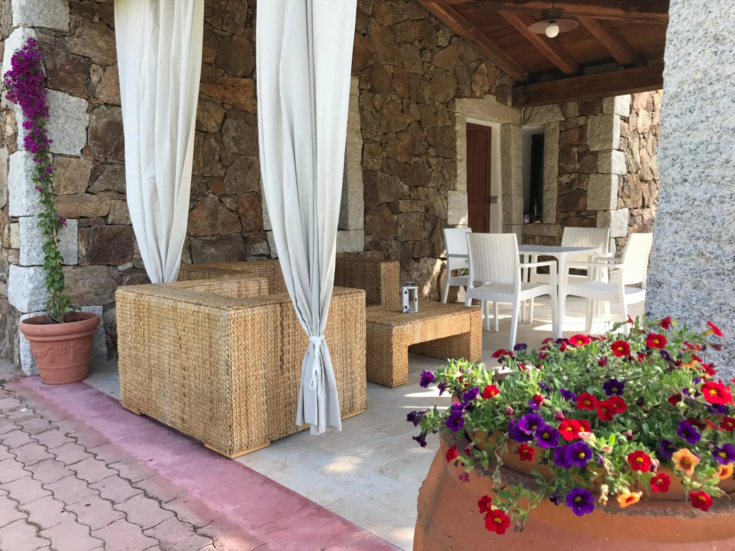 Facade/entrance in Il Giardino di Daniela Apartments