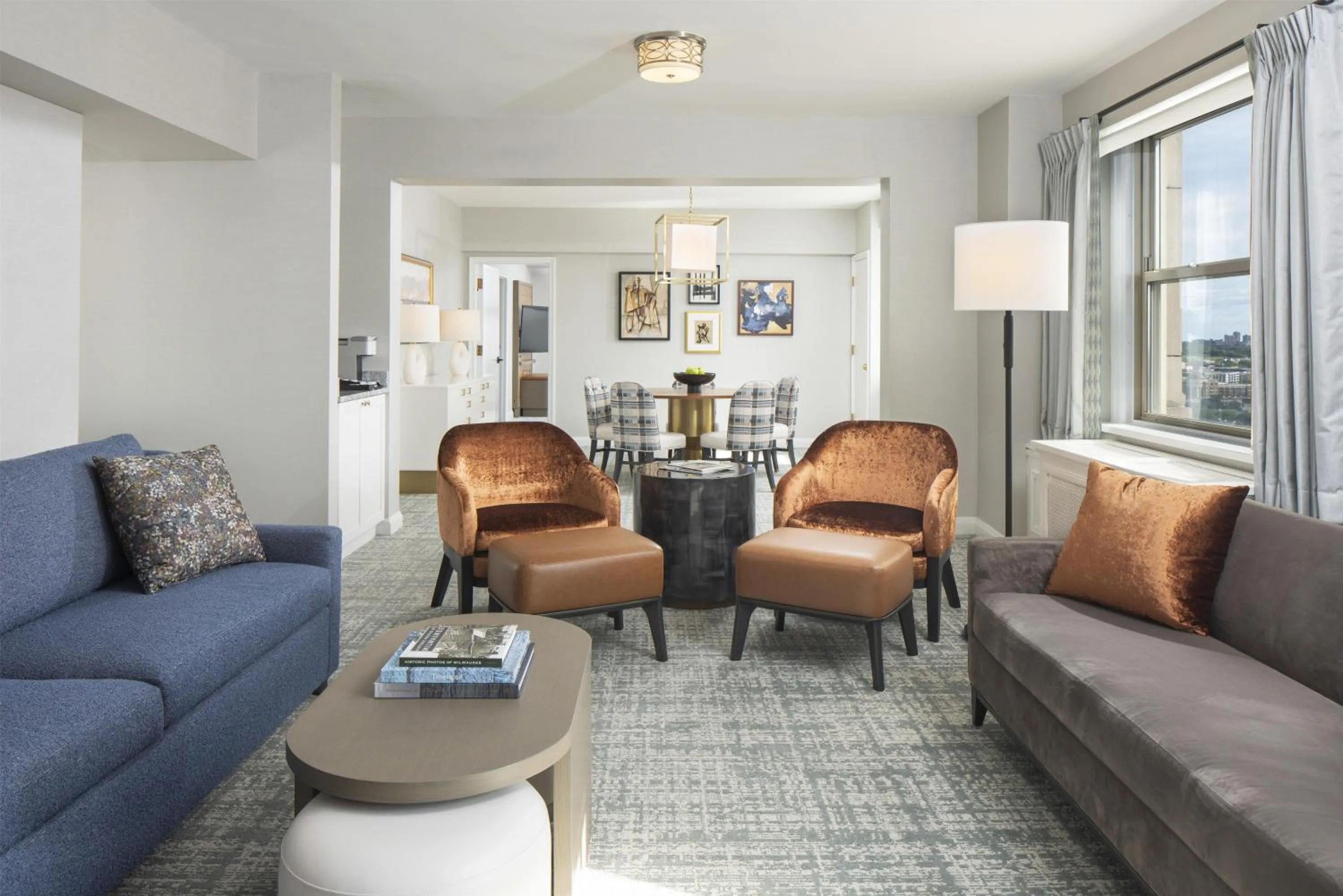 Living room in Hilton Milwaukee