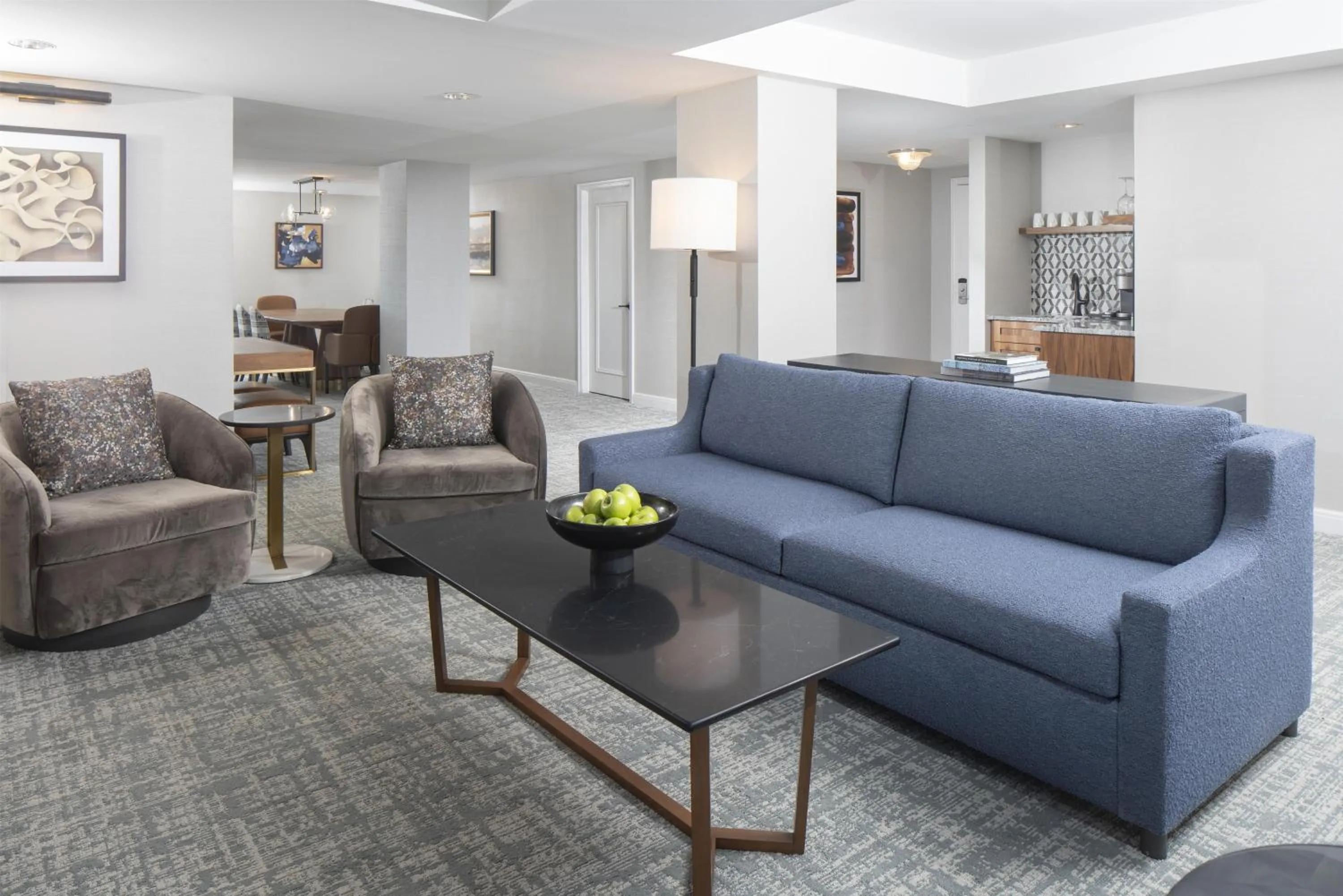 Living room in Hilton Milwaukee