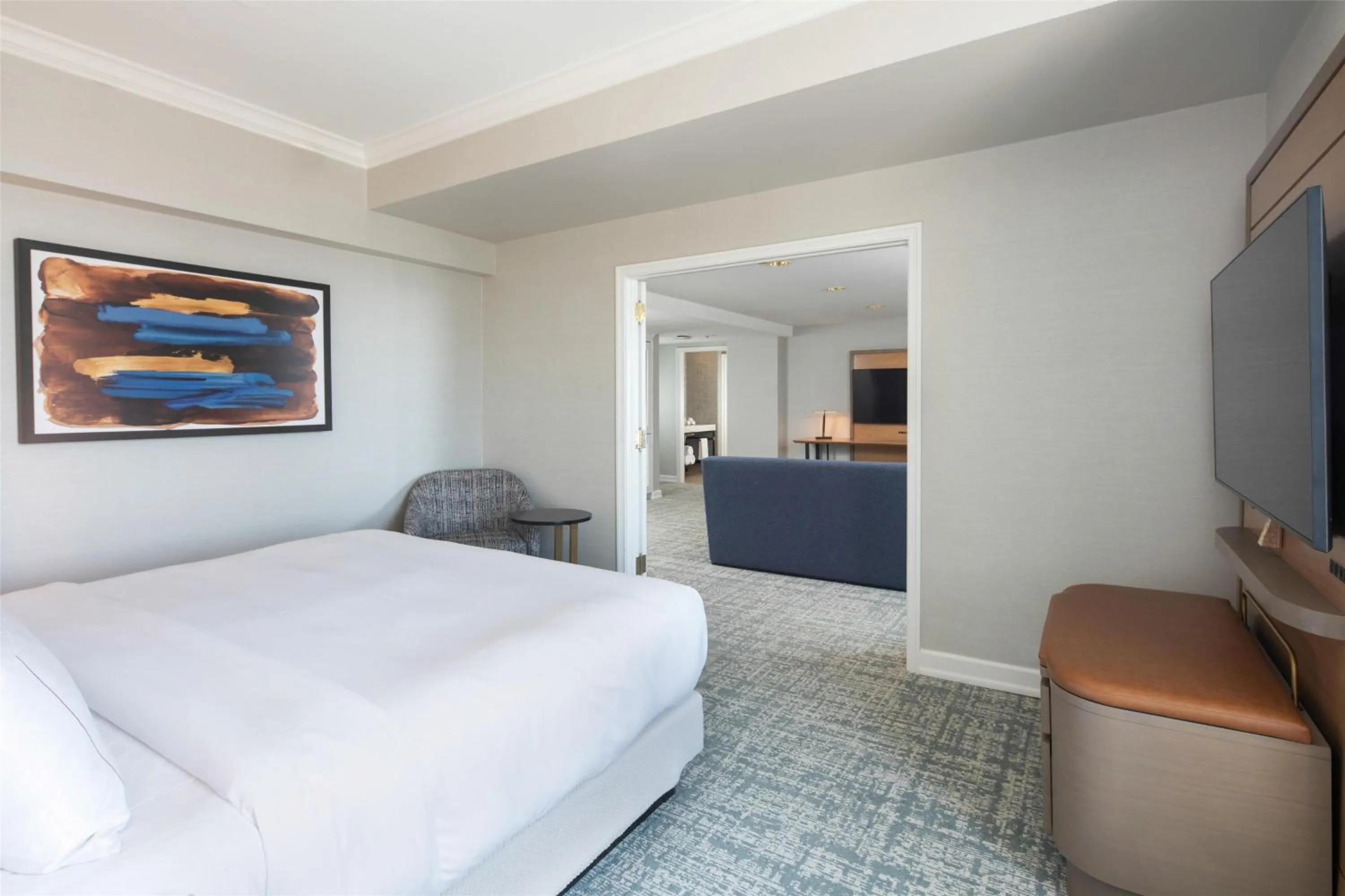 Living room, Bed in Hilton Milwaukee