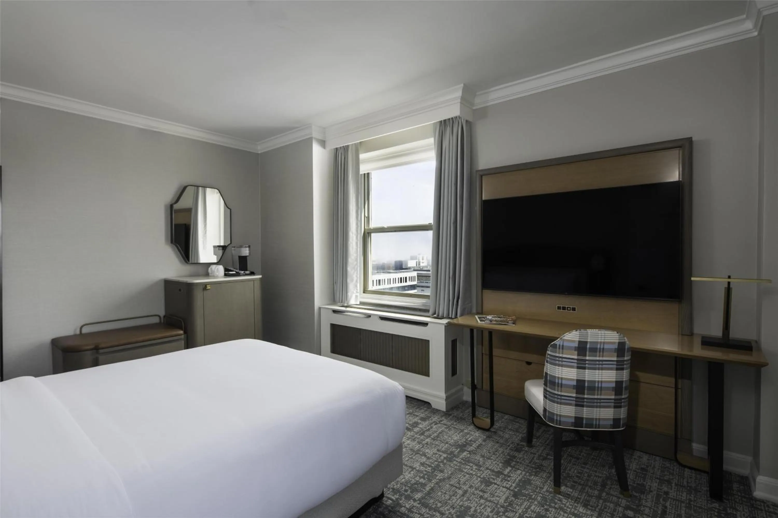 Bedroom, Bed in Hilton Milwaukee