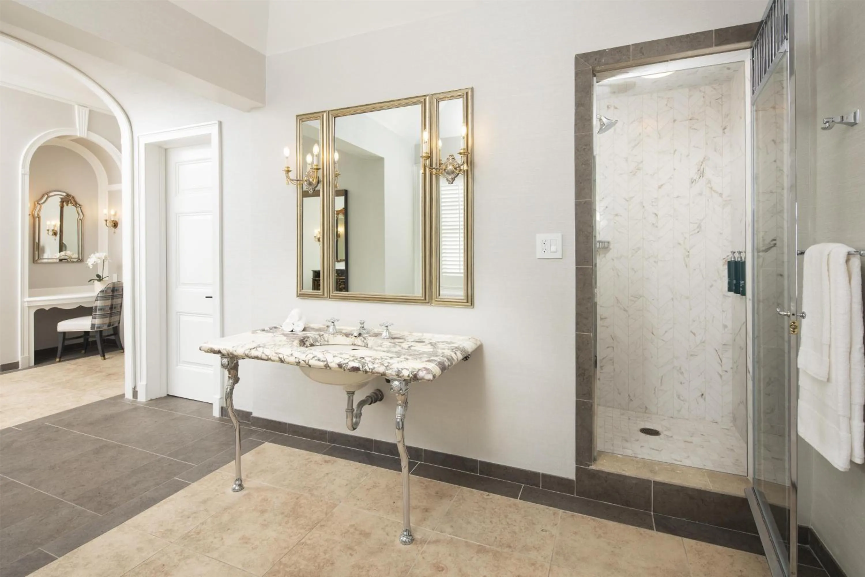 Bathroom in Hilton Milwaukee