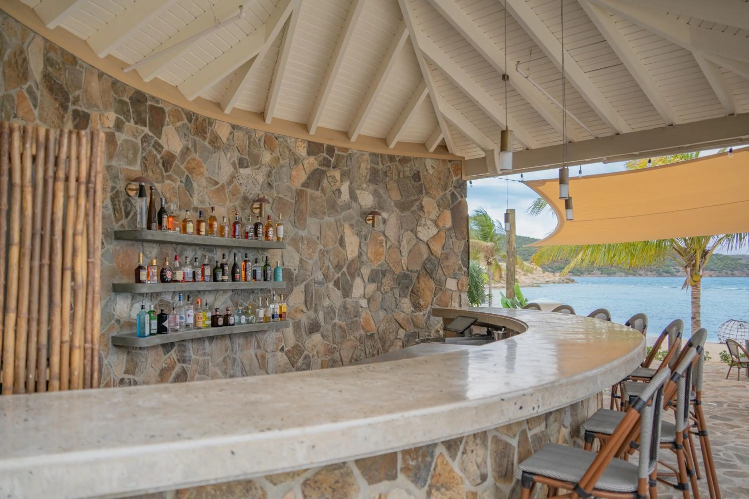 Lounge or bar in Scrub Island Resort, Spa & Marina