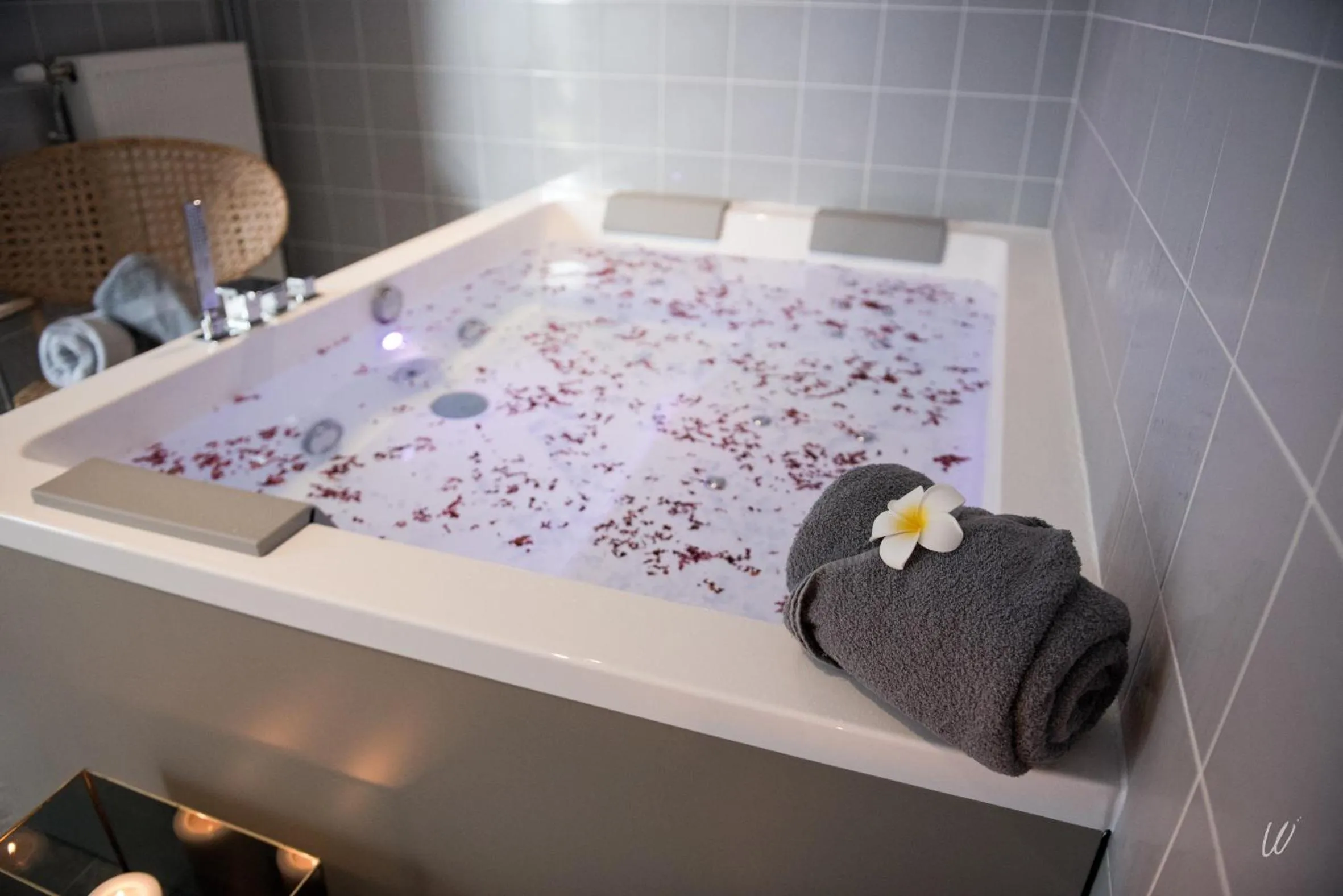 Hot Tub in Armes de Champagne