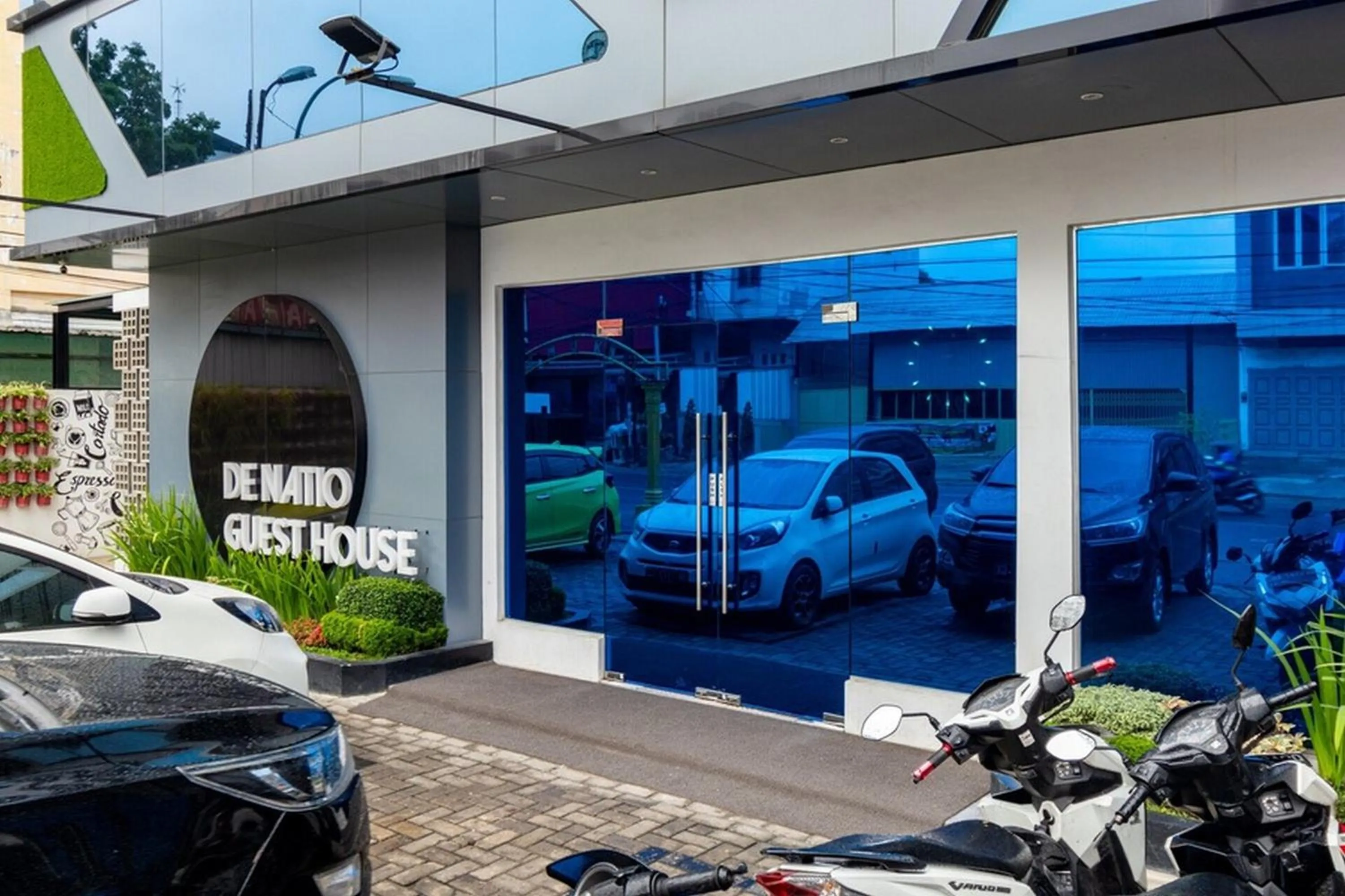 Facade/entrance in RedDoorz Premium near Centre Point Mall Medan