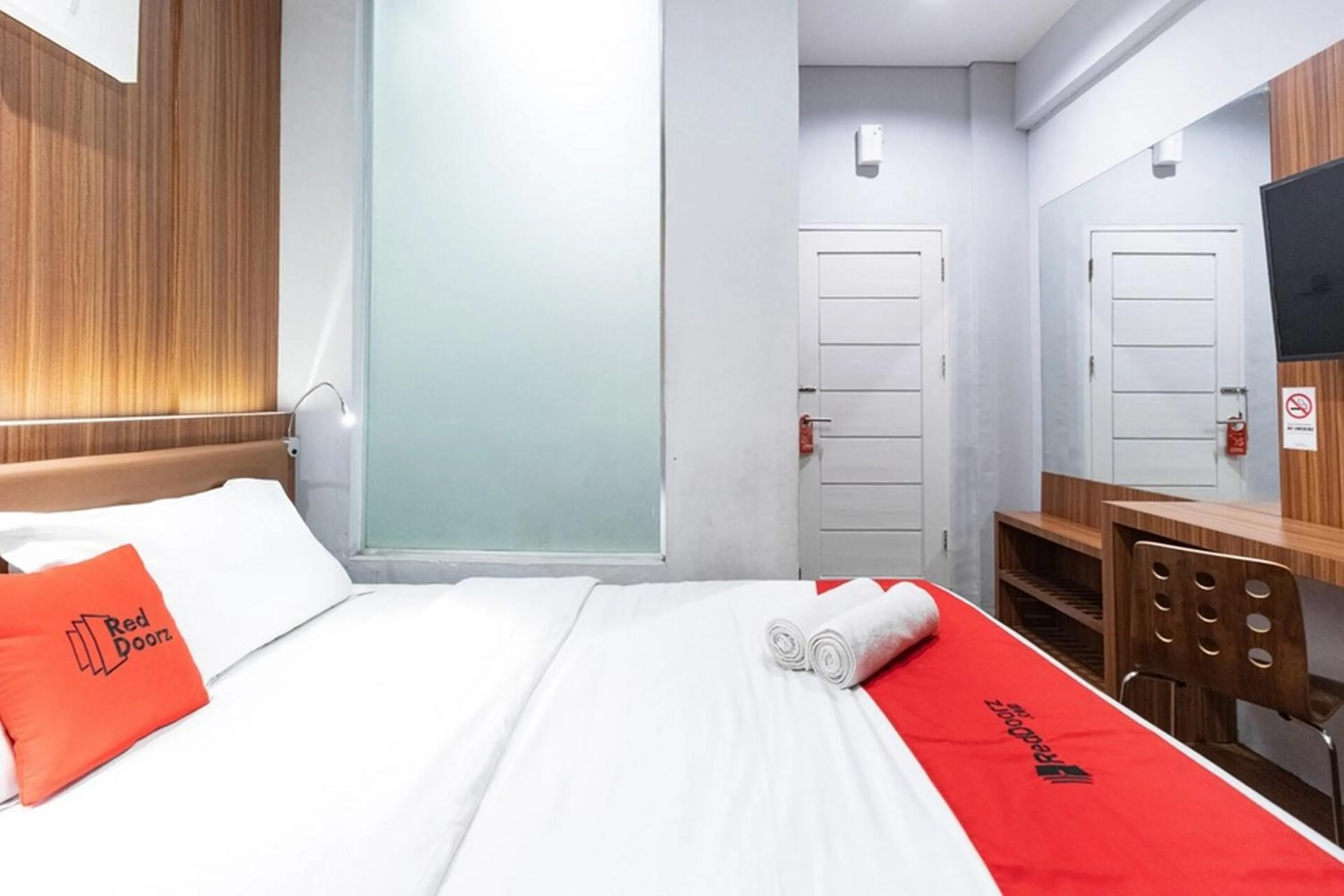 Bed in RedDoorz Premium near Centre Point Mall Medan