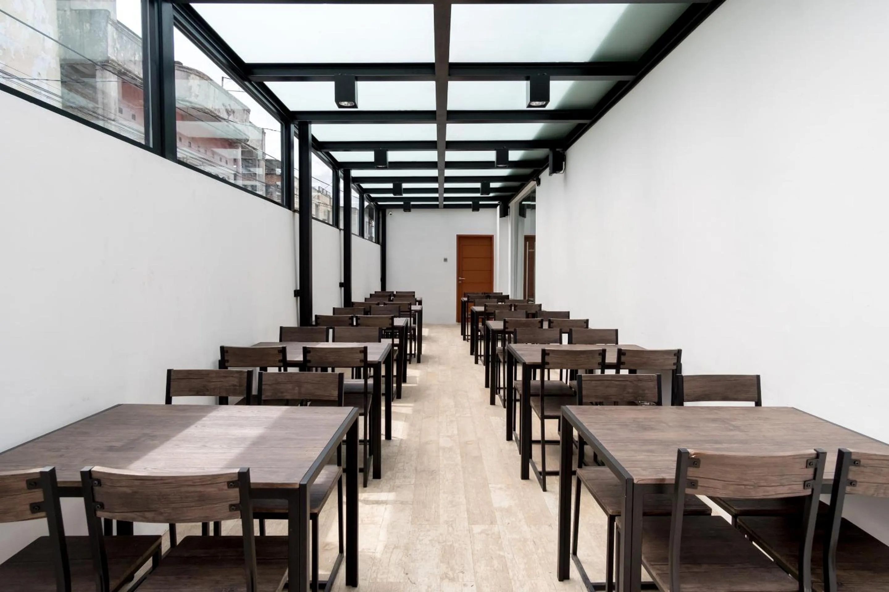 Restaurant/places to eat in RedDoorz Premium near Centre Point Mall Medan