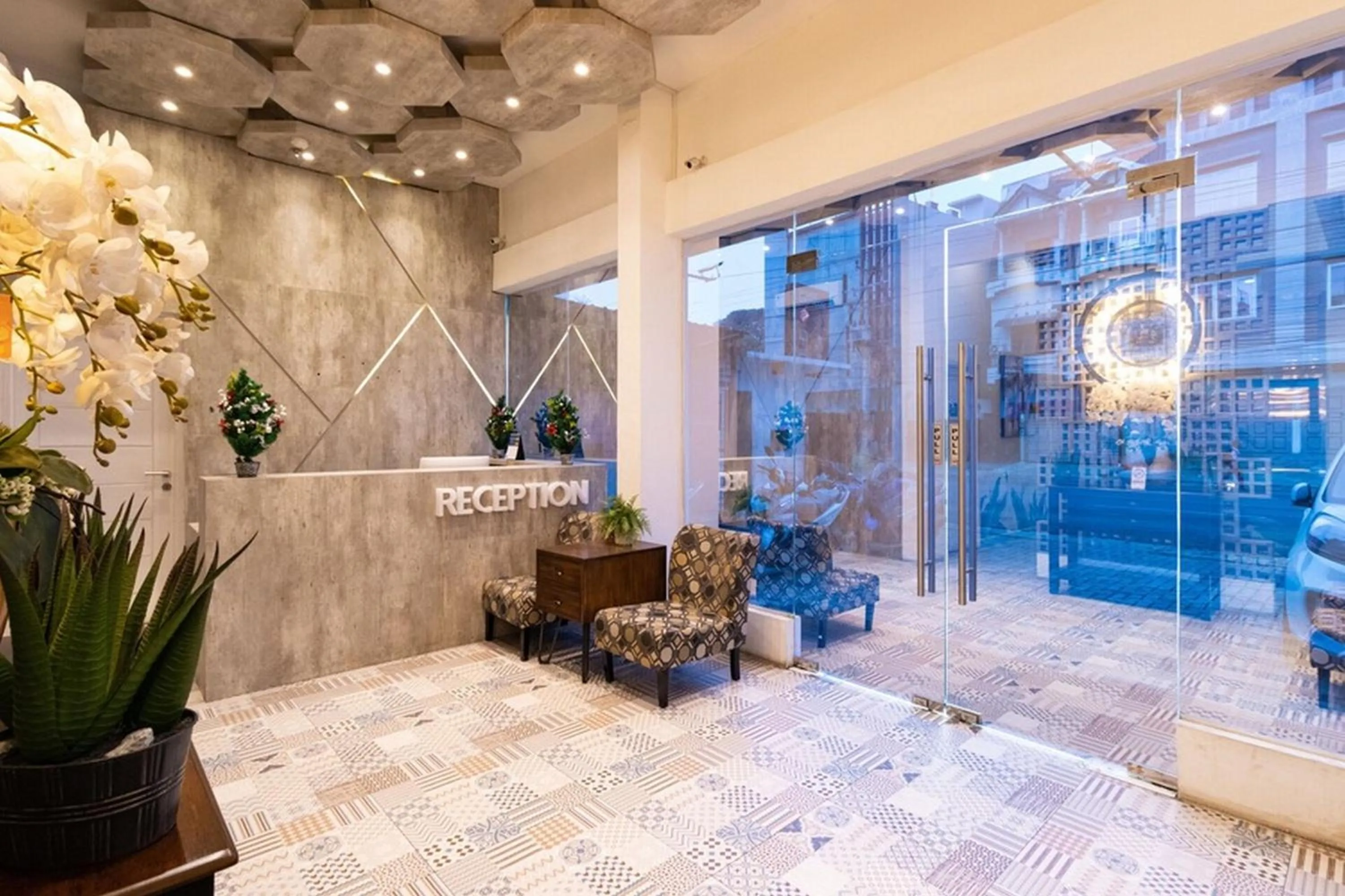 Lobby or reception in RedDoorz Premium near Centre Point Mall Medan