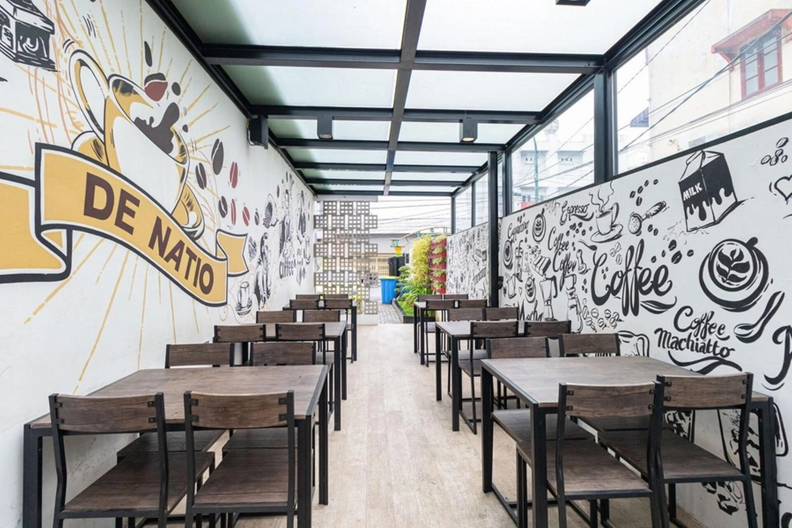 Restaurant/places to eat in RedDoorz Premium near Centre Point Mall Medan