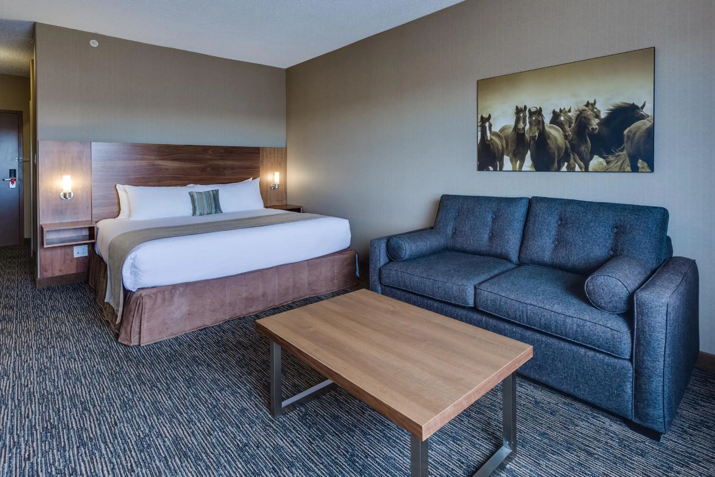 Bed in Heritage Inn Hotel & Convention Centre - Pincher Creek