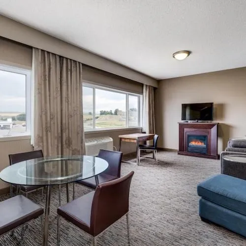 Living room in Heritage Inn Hotel & Convention Centre - Pincher Creek