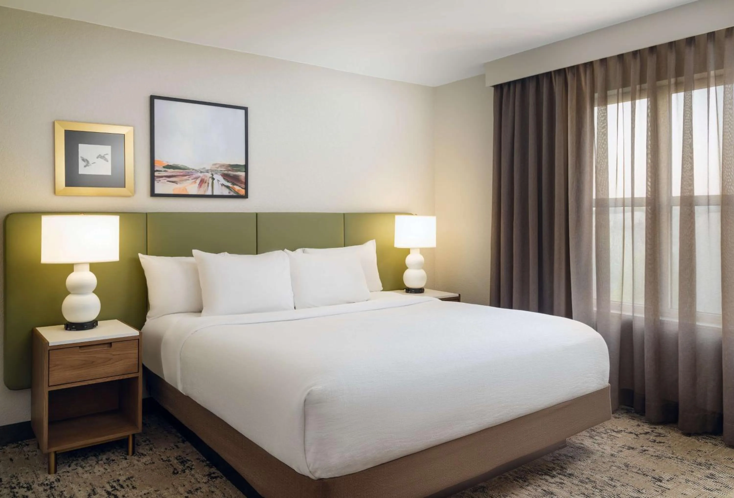 Bed in Embassy Suites by Hilton Memphis East Germantown Area