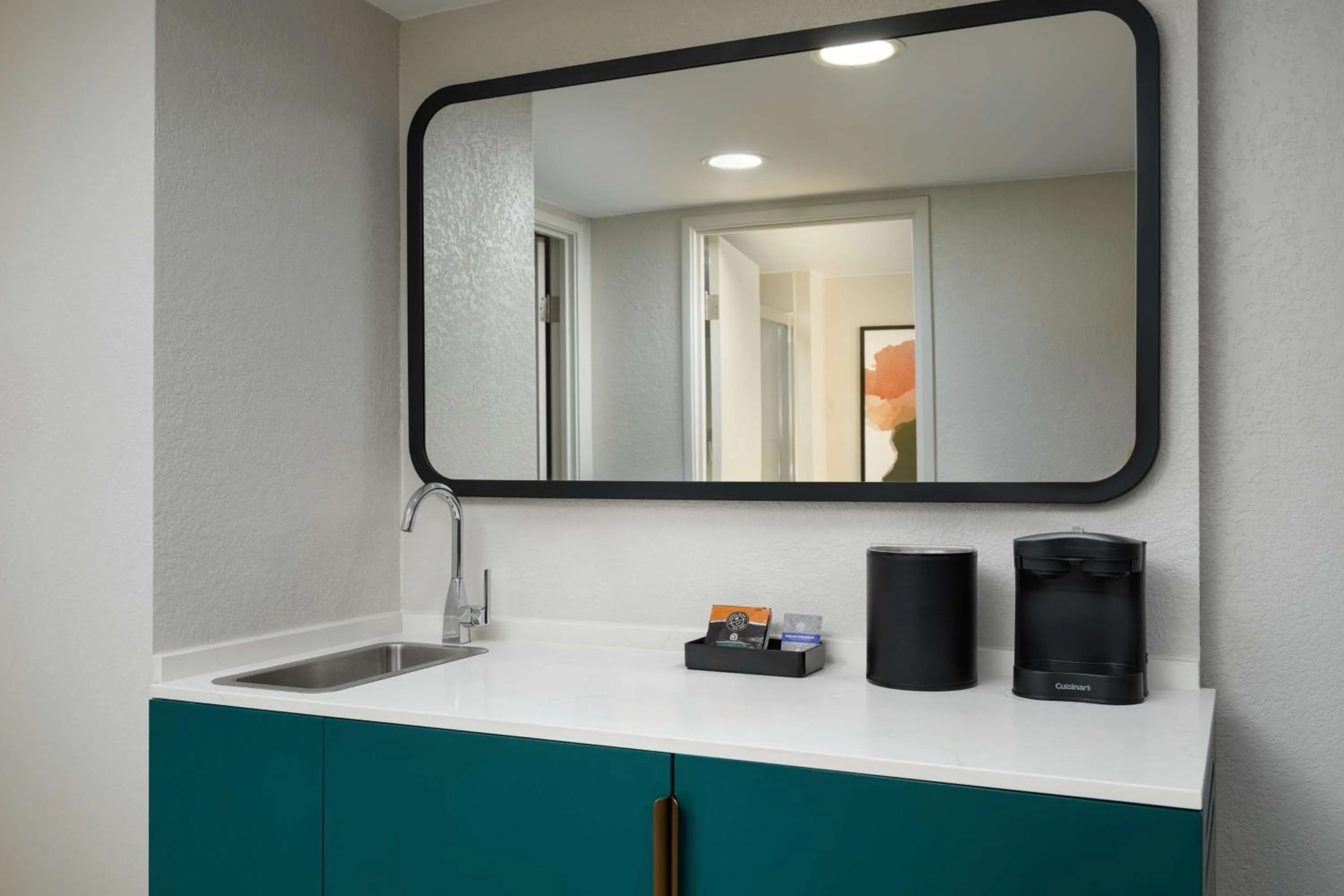 Photo of the whole room in Embassy Suites by Hilton Memphis East Germantown Area