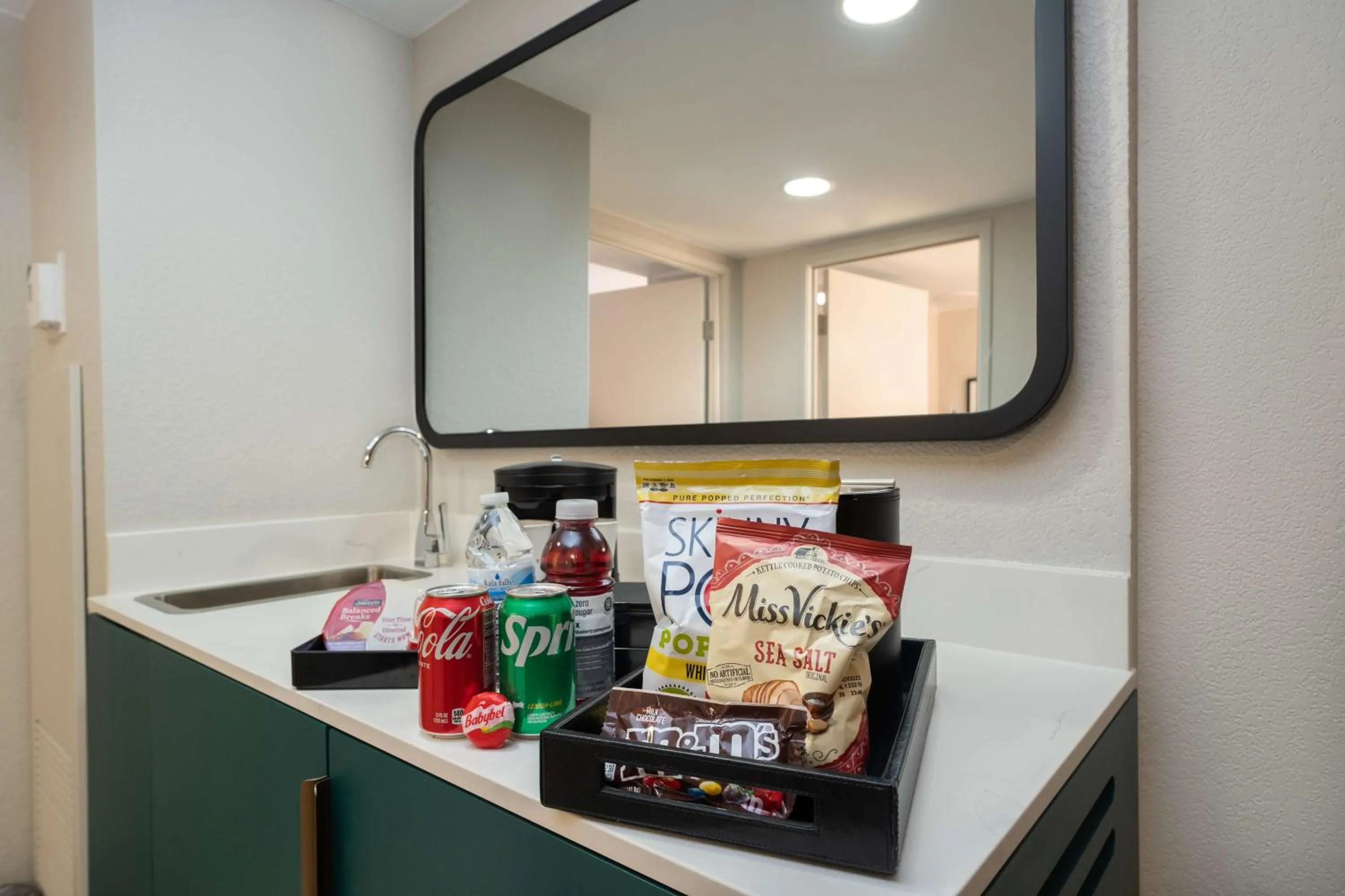 Photo of the whole room in Embassy Suites by Hilton Memphis East Germantown Area