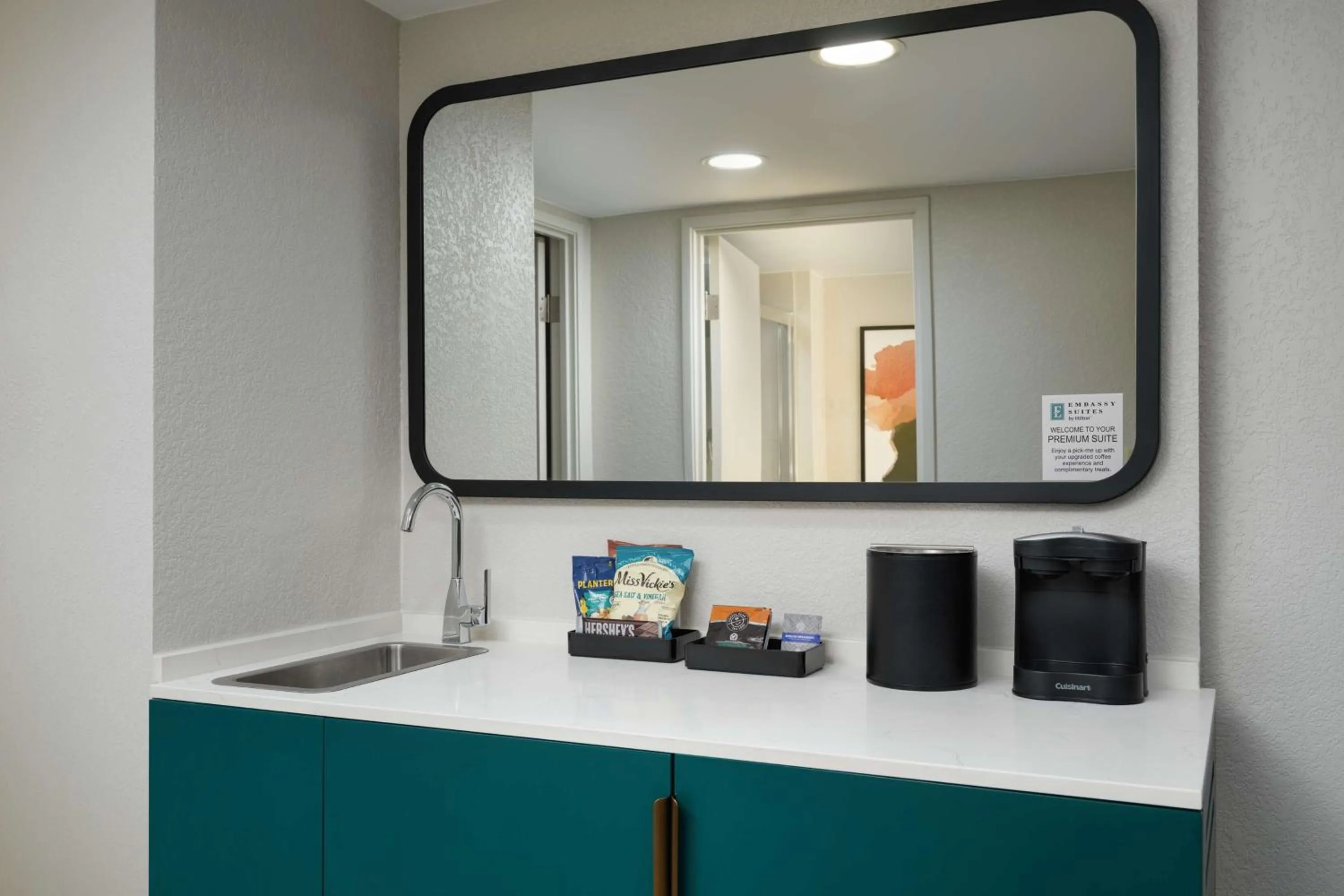 Photo of the whole room in Embassy Suites by Hilton Memphis East Germantown Area