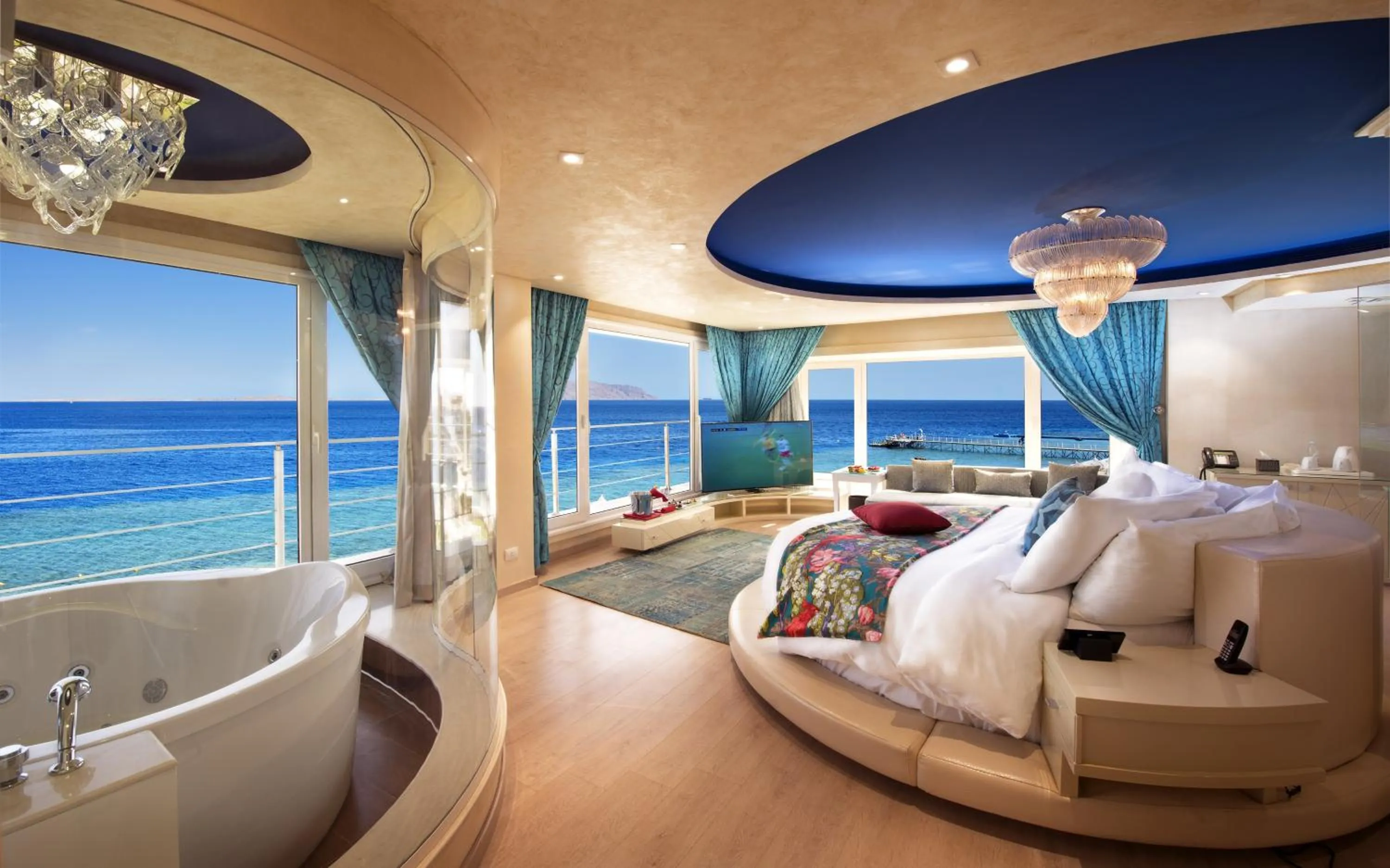 Hot Tub, Bed in Sunrise Arabian Beach Resort