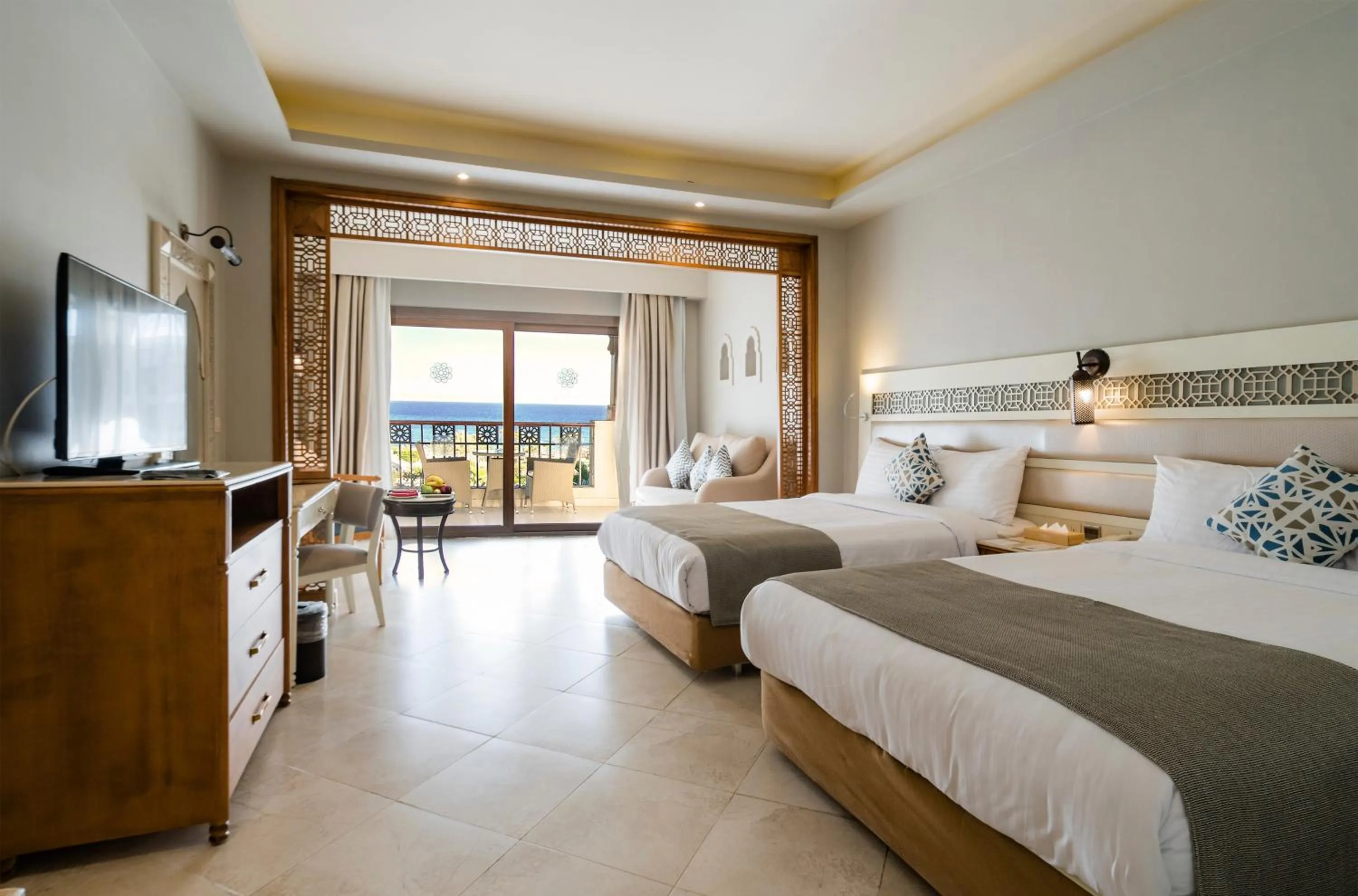 Photo of the whole room, Bed in Sunrise Arabian Beach Resort