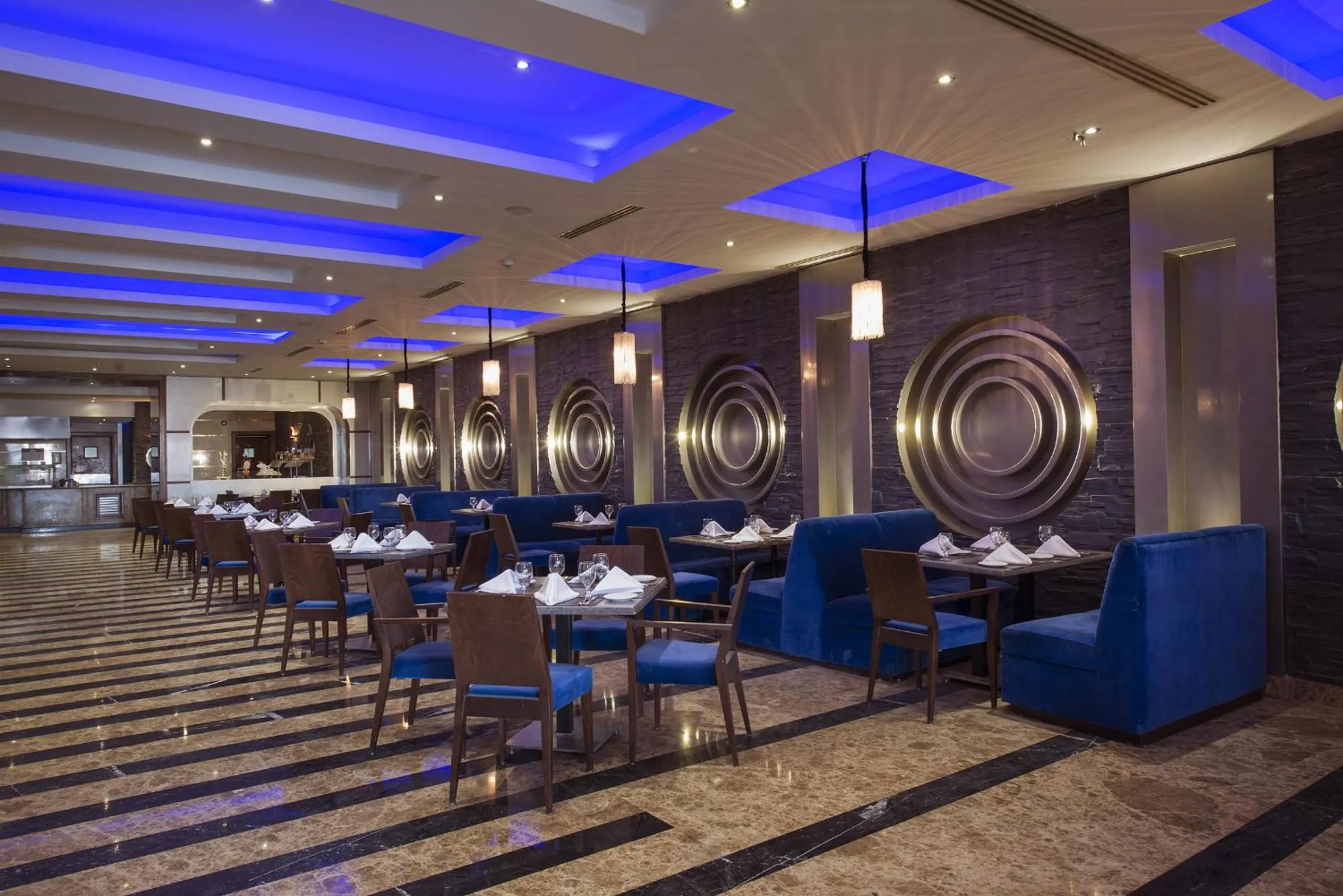 Restaurant/places to eat in Sunrise Arabian Beach Resort