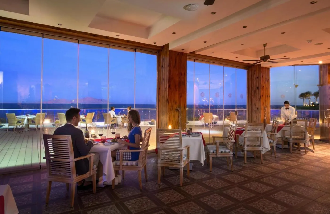 Restaurant/places to eat in Sunrise Arabian Beach Resort