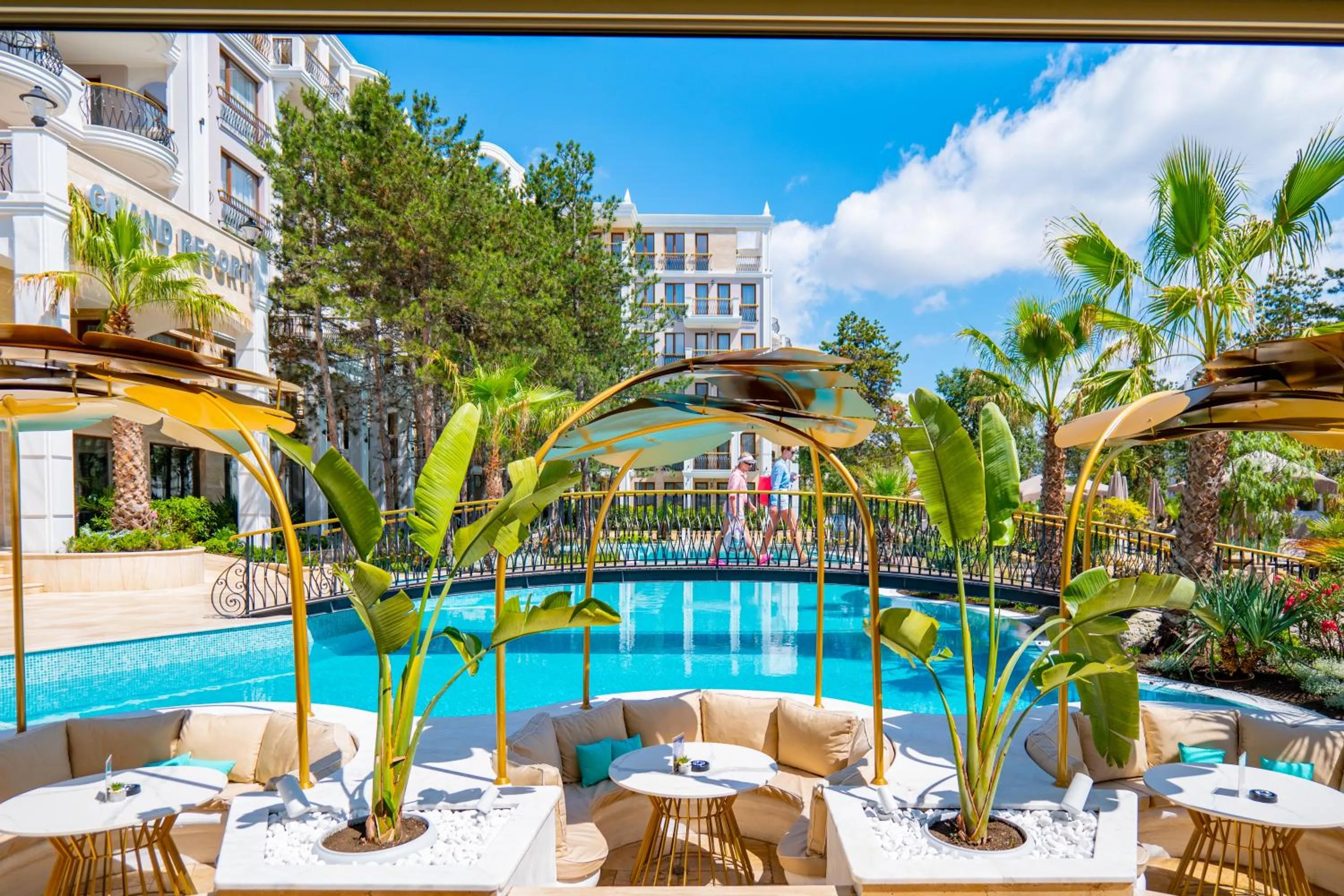 Swimming pool in Harmony Suites Grand Resort