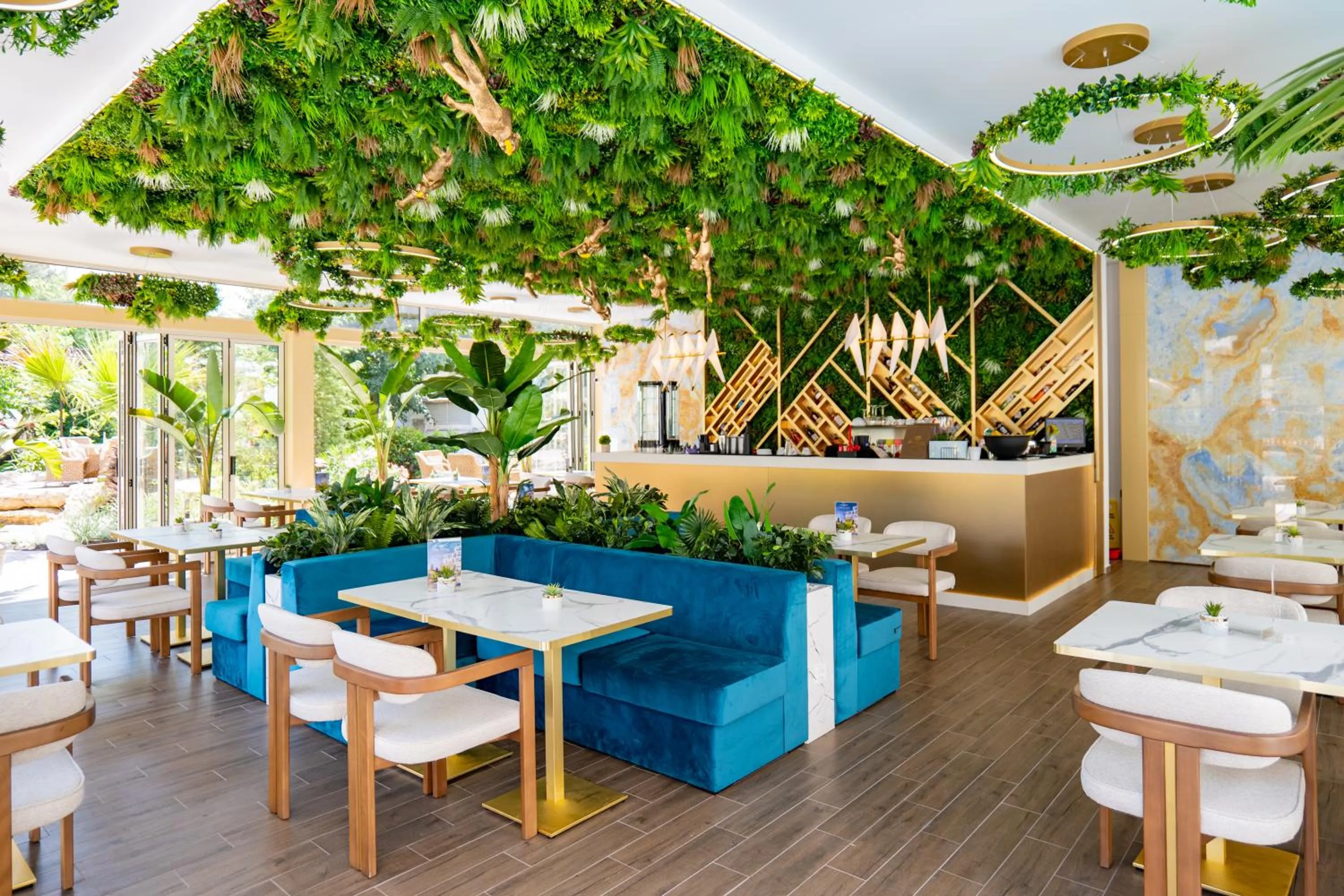 Restaurant/places to eat in Harmony Suites Grand Resort