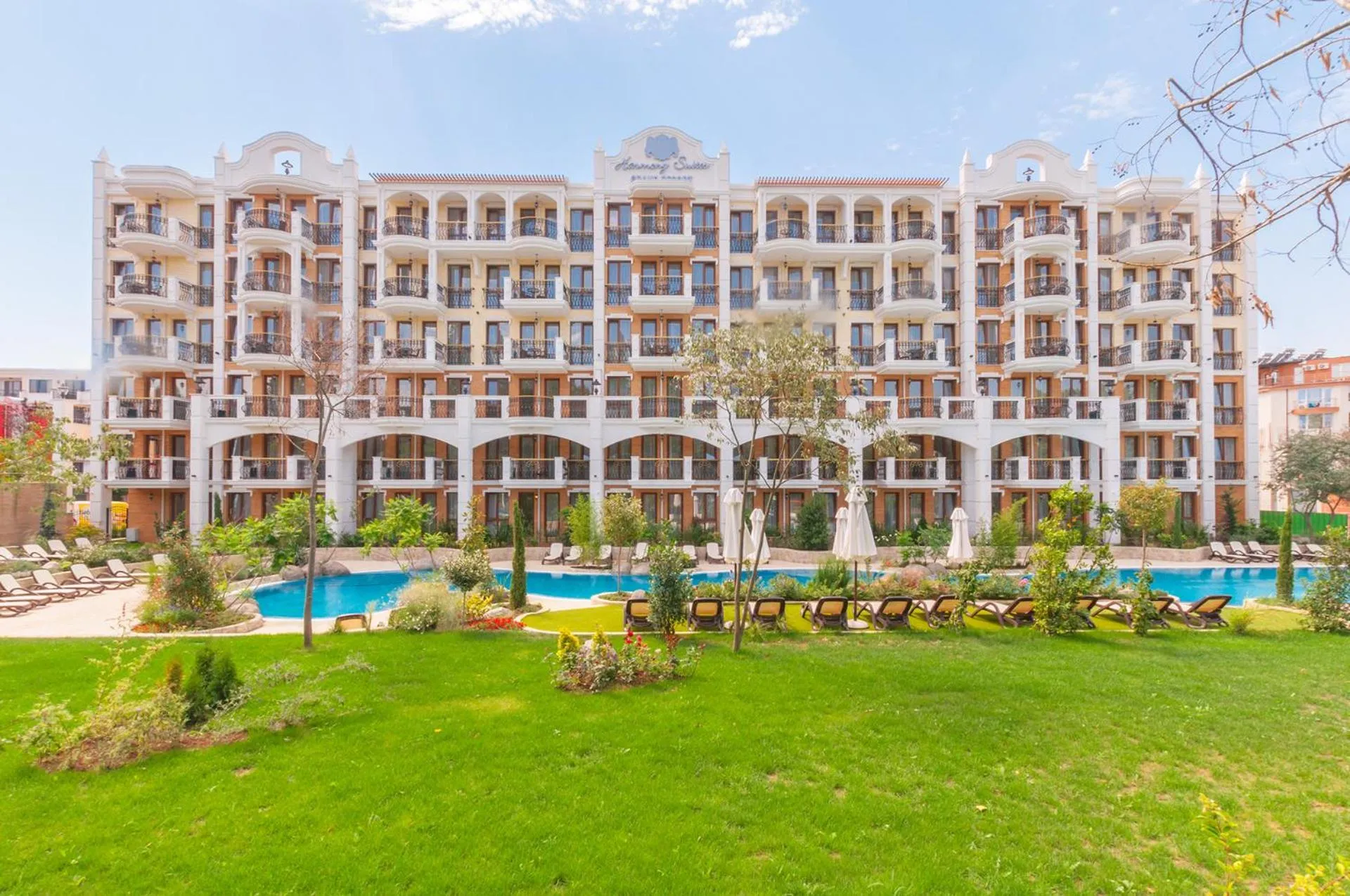 Facade/entrance in Harmony Suites Grand Resort