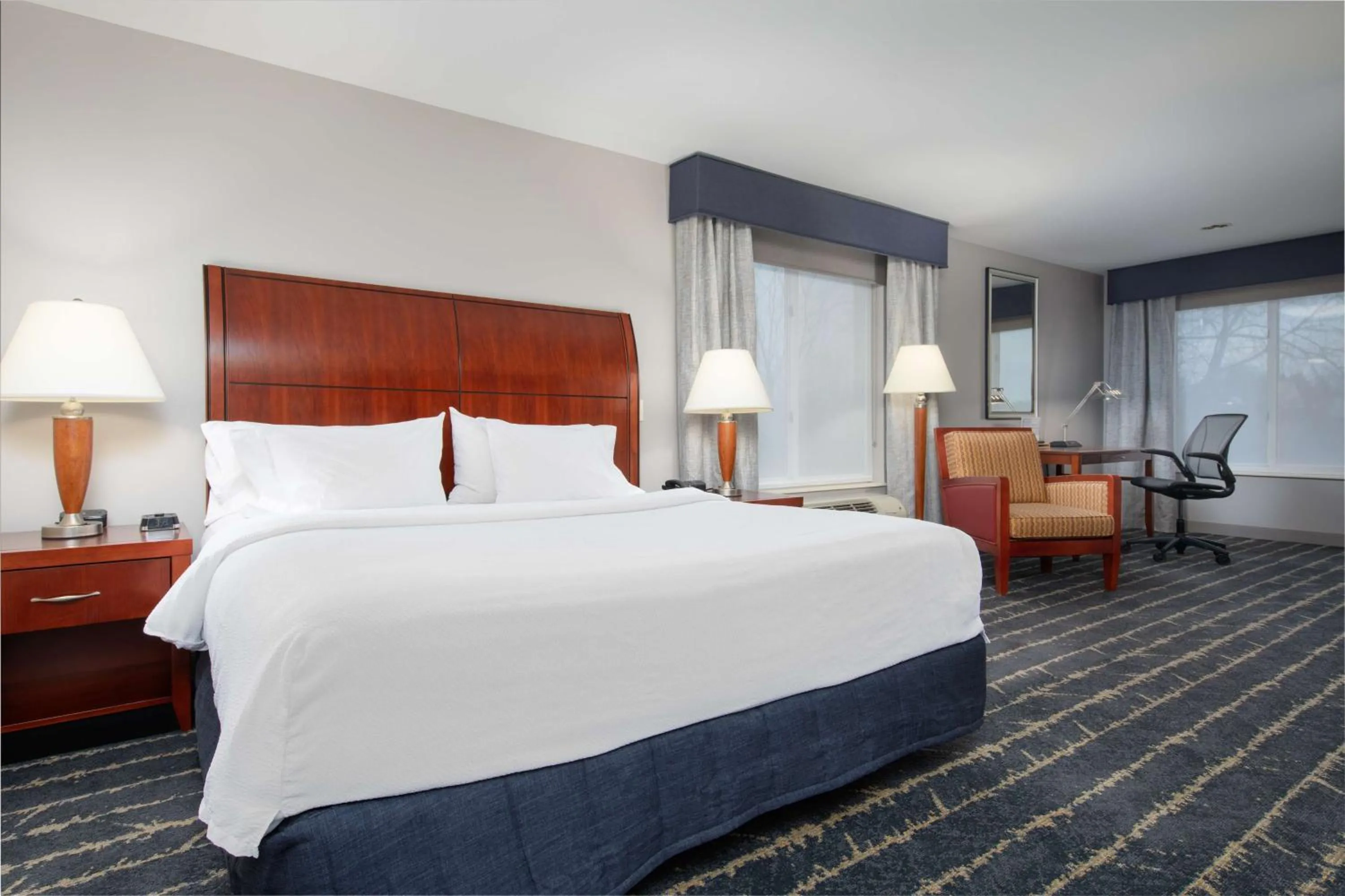 Bed in Hilton Garden Inn Milwaukee Northwest Conference Center