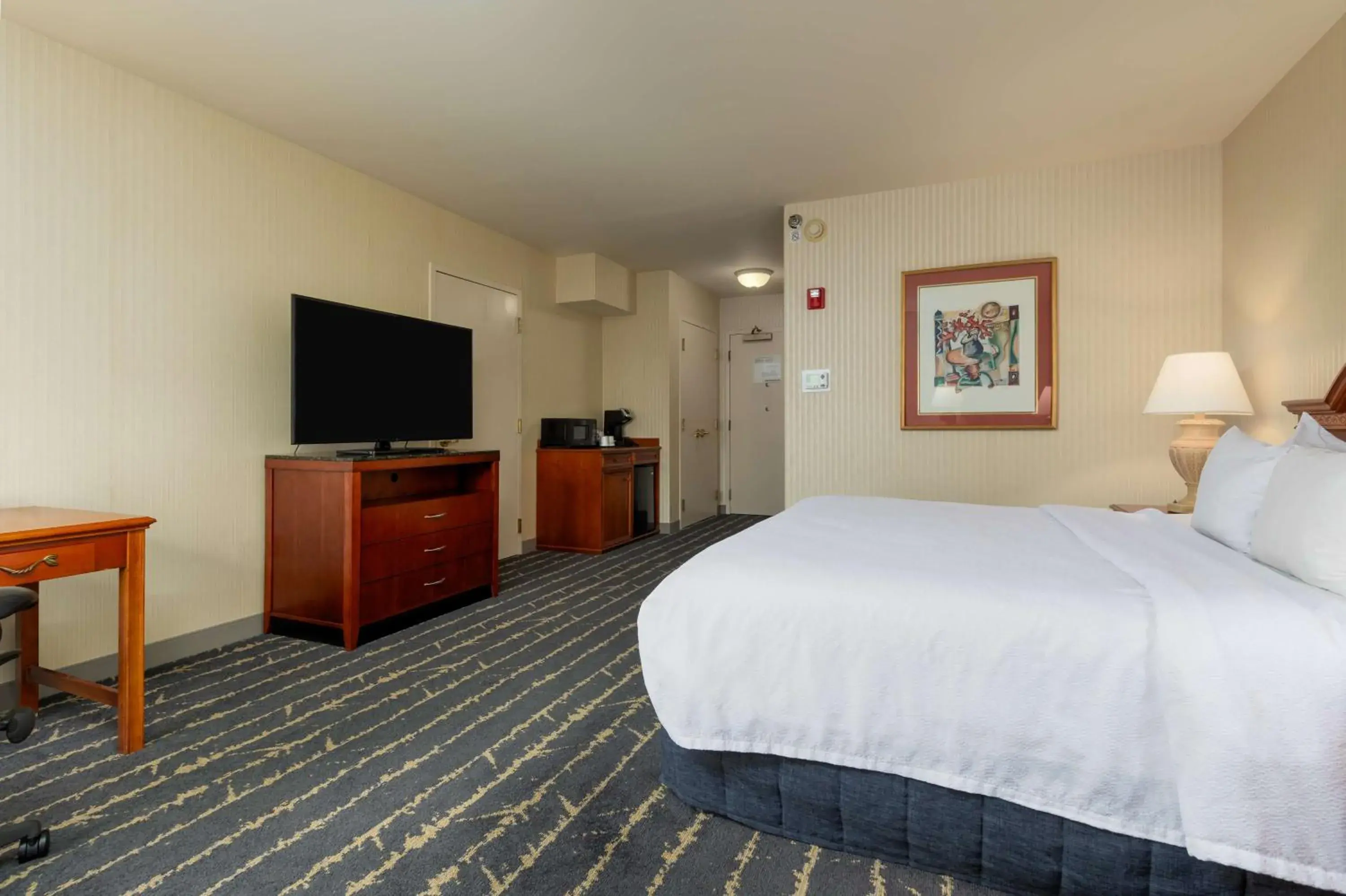 King Room with Tub - Mobility and Hearing Access in Hilton Garden Inn Milwaukee Northwest Conference Center King Room with Tub - Mobility and Hearing Access in Hilton Garden Inn Milwaukee Northwest Conference Center