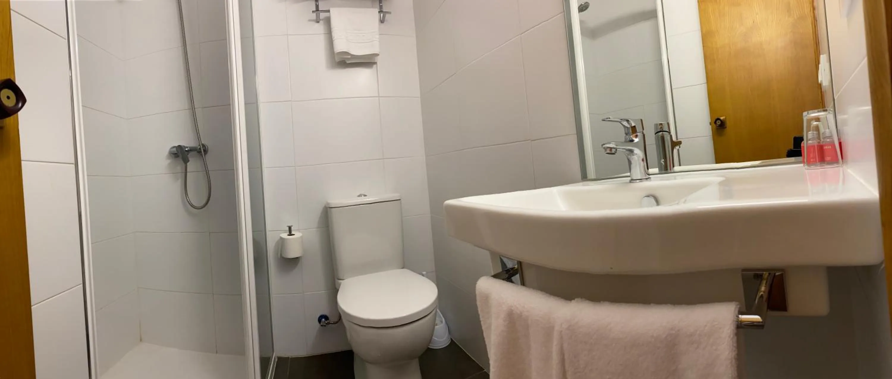 Shower in Pensión Venus